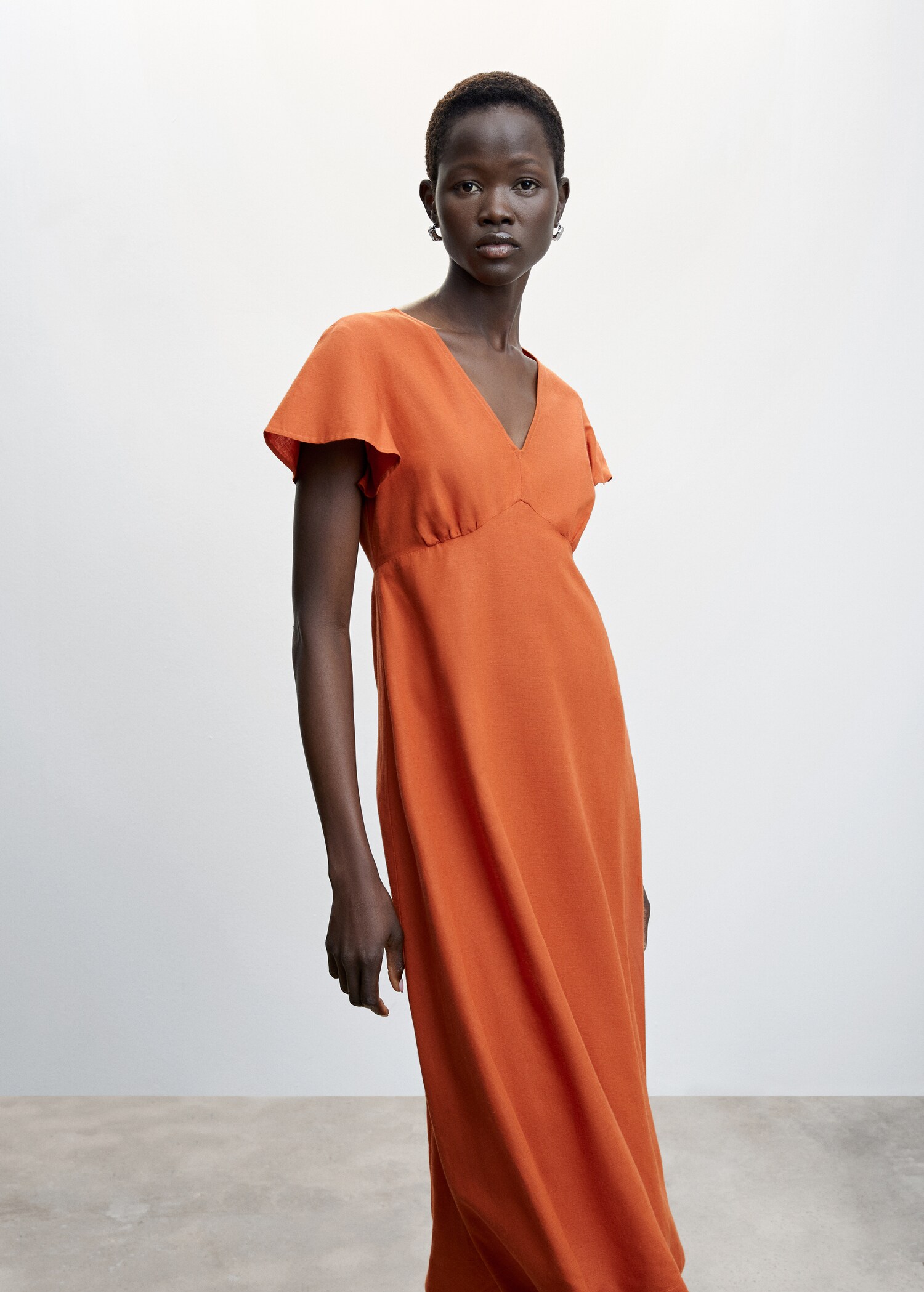 V-neckline dress - Medium plane