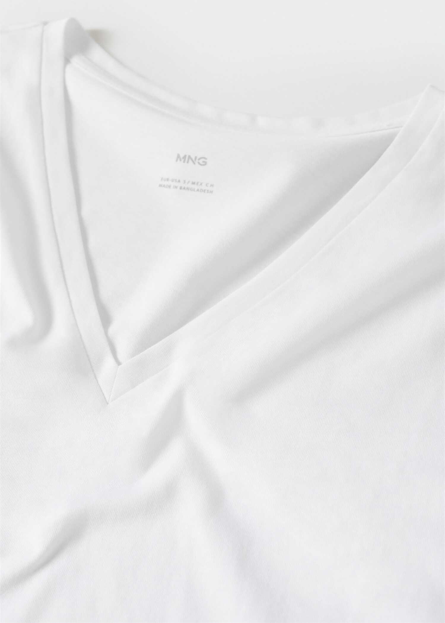 T-shirt coton col en V - Détail de l'article 8