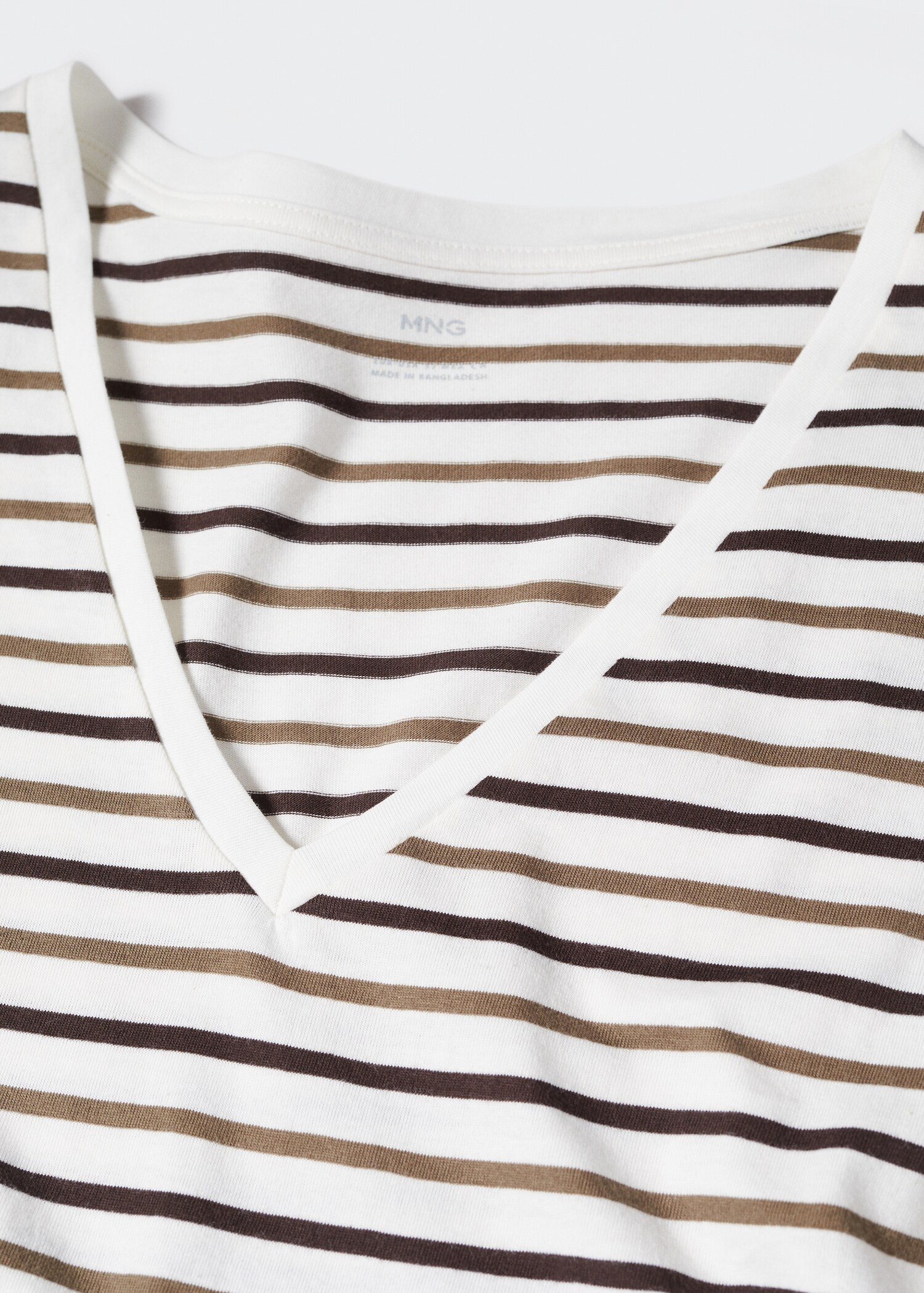 Baumwoll-T-Shirt, V-Ausschnitt - Detail des Artikels 8