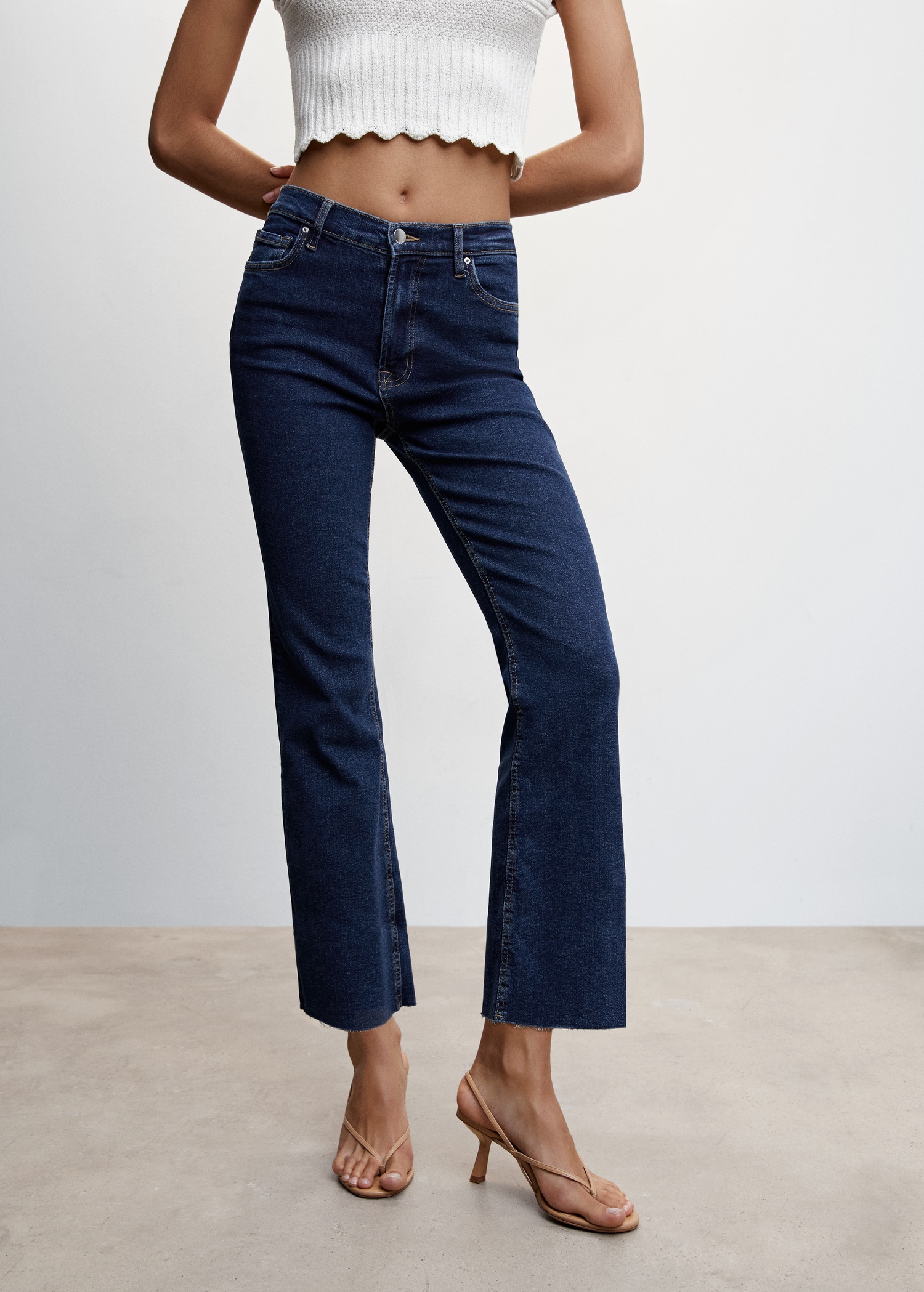 Kurze Flared-Jeans - Mittlere Ansicht