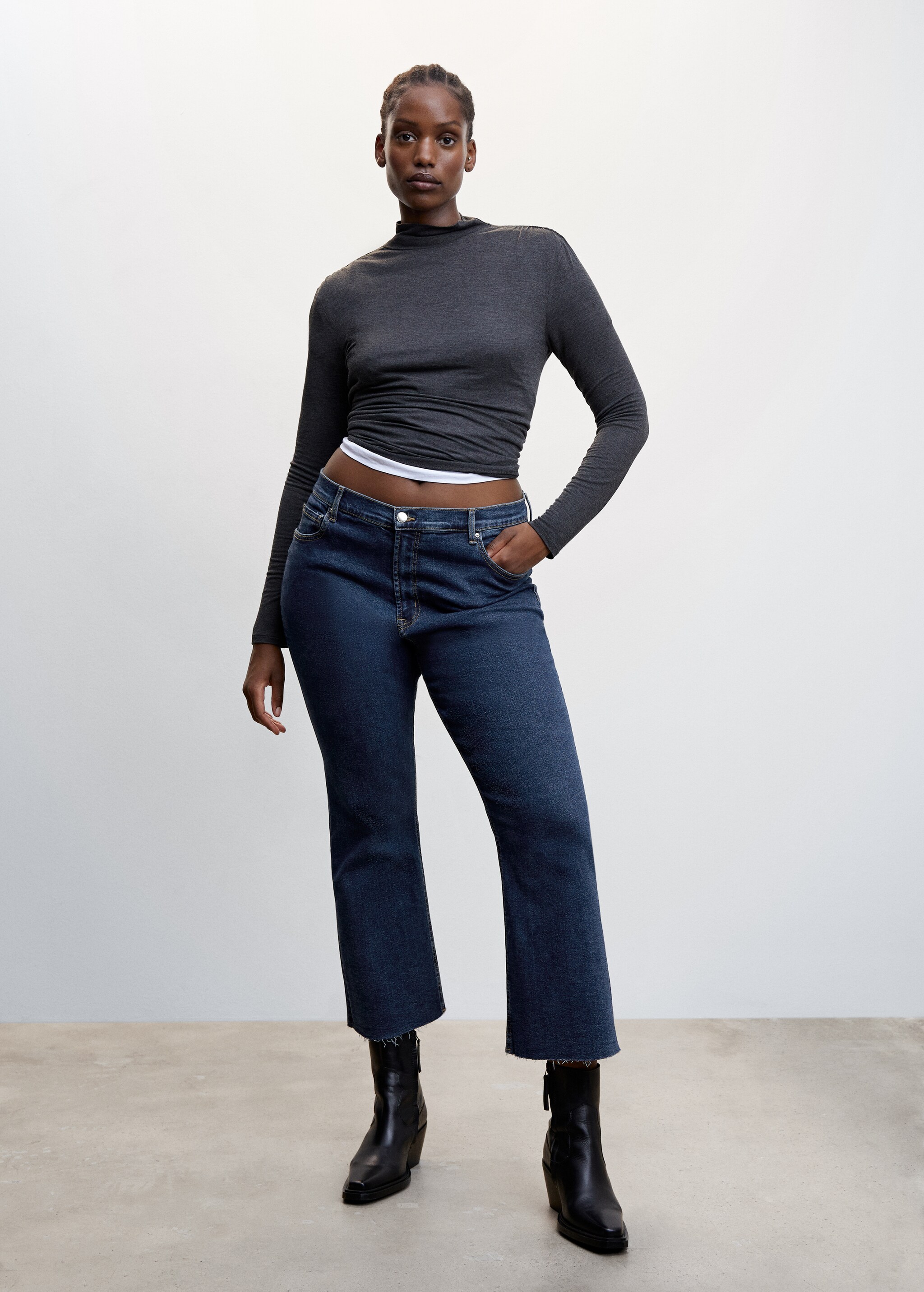 Crop flared jeans - Details of the article 3