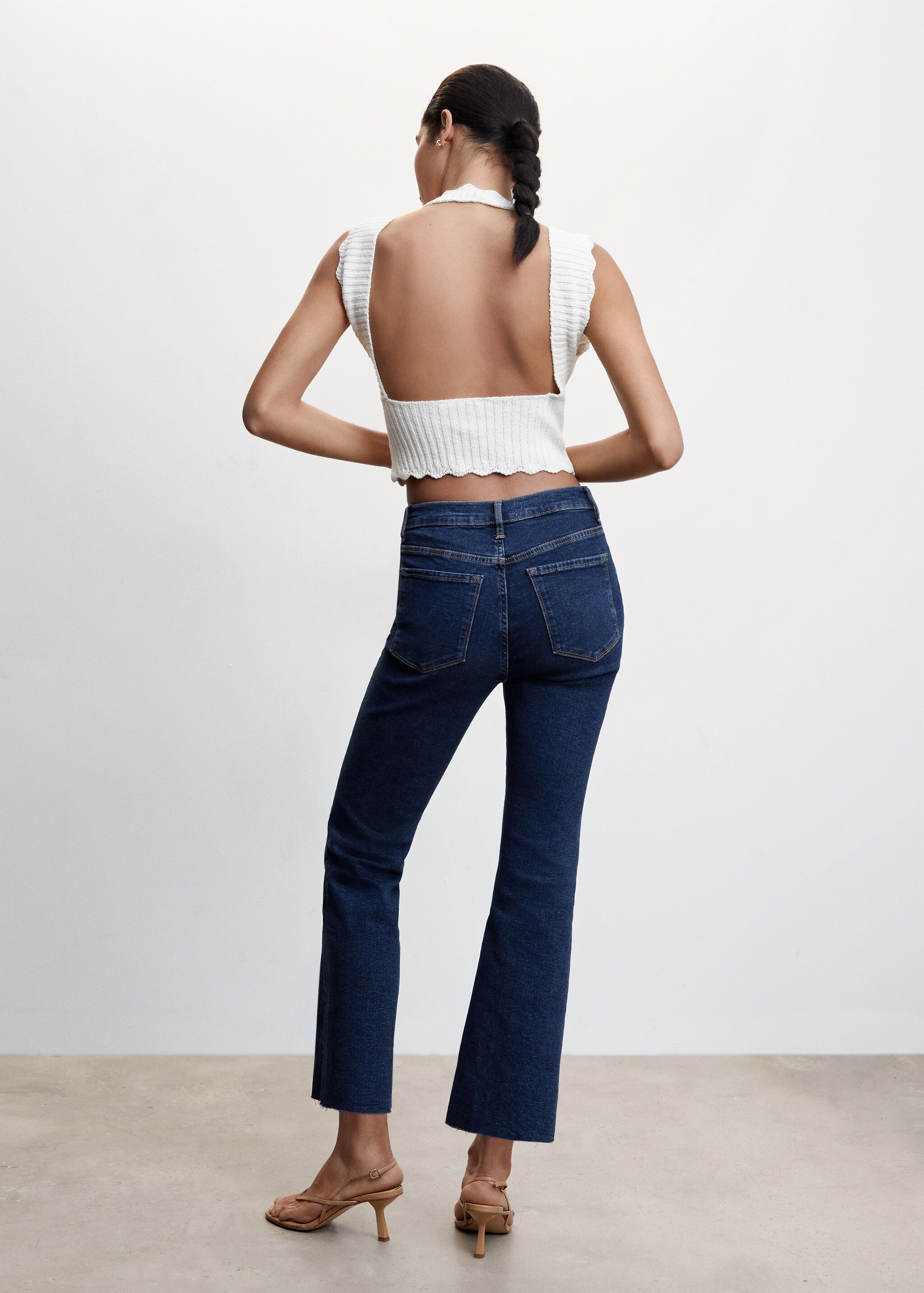 Kurze Flared-Jeans - Rückseite des Artikels