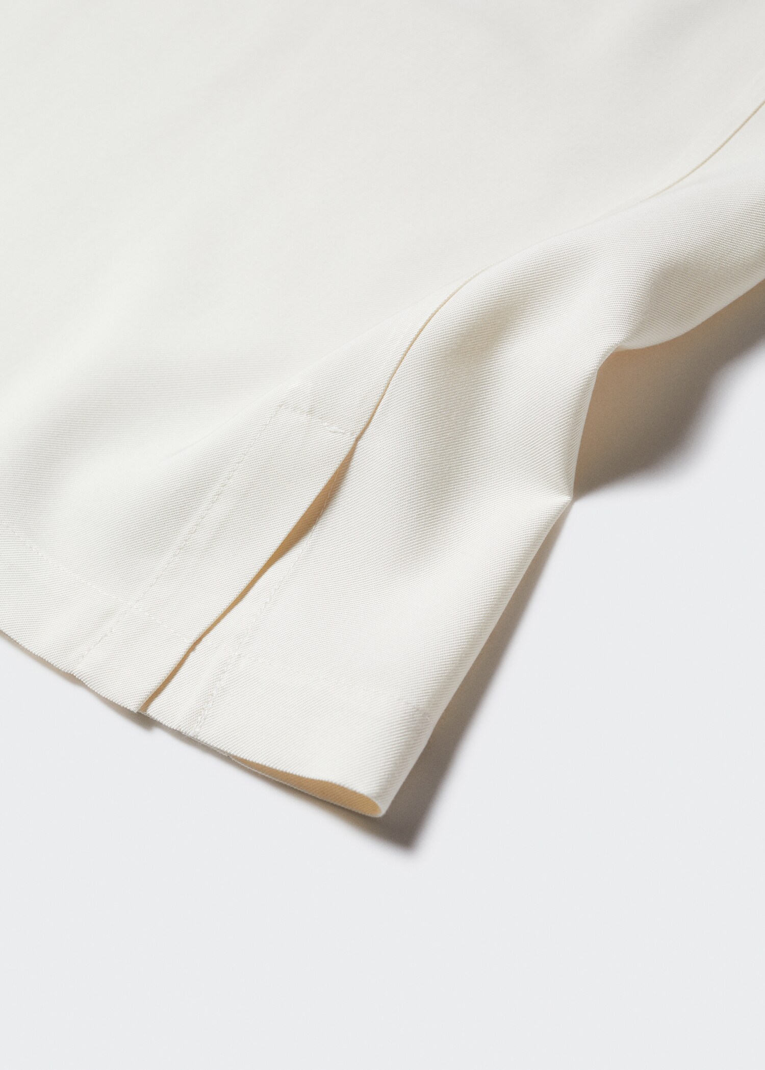 Bluse mit rückwärtiger Öffnung - Detail des Artikels 8