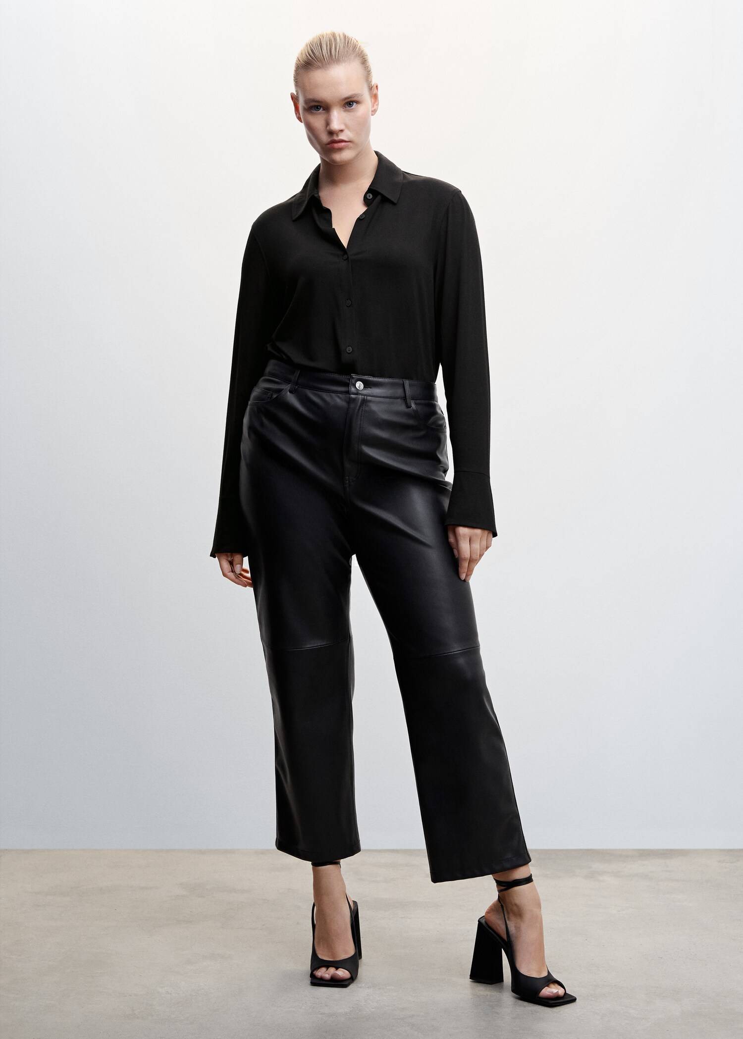 Fließende Bluse mit Knöpfen - Detail des Artikels 3