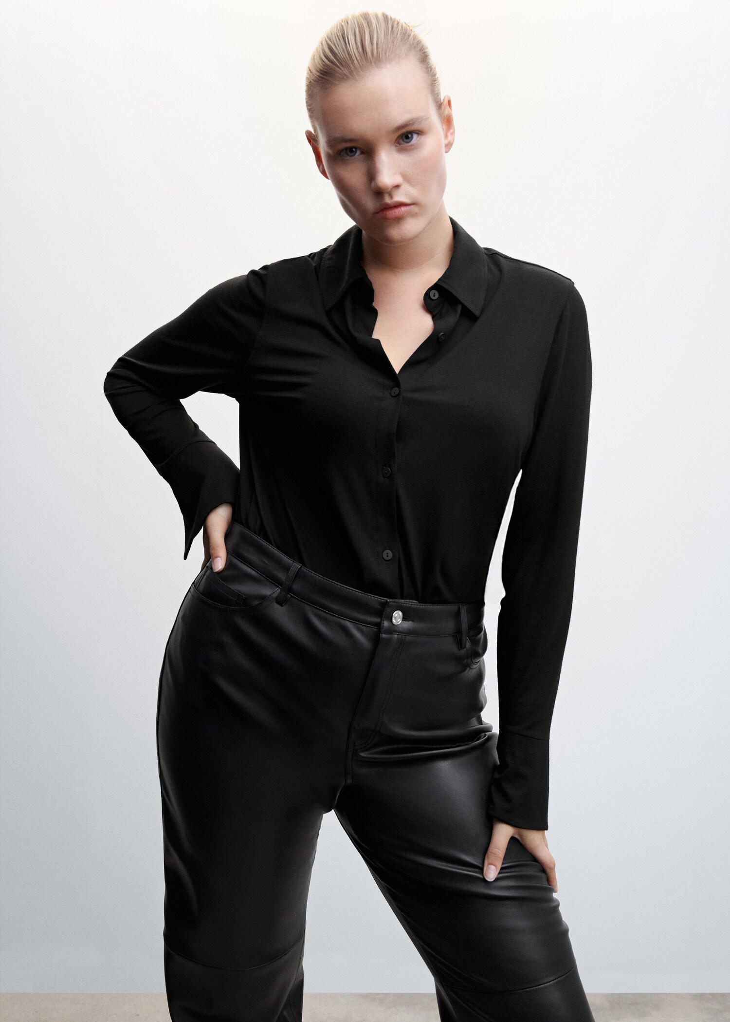 Fließende Bluse mit Knöpfen - Detail des Artikels 5
