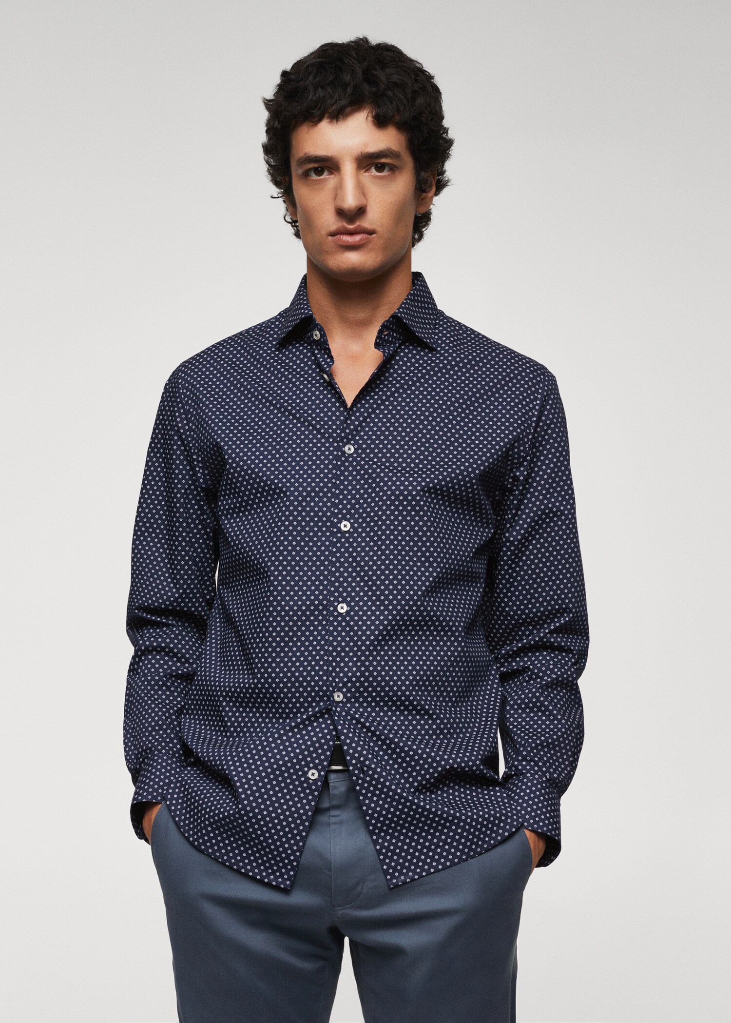 Camisa slim fit estampada - Plano medio