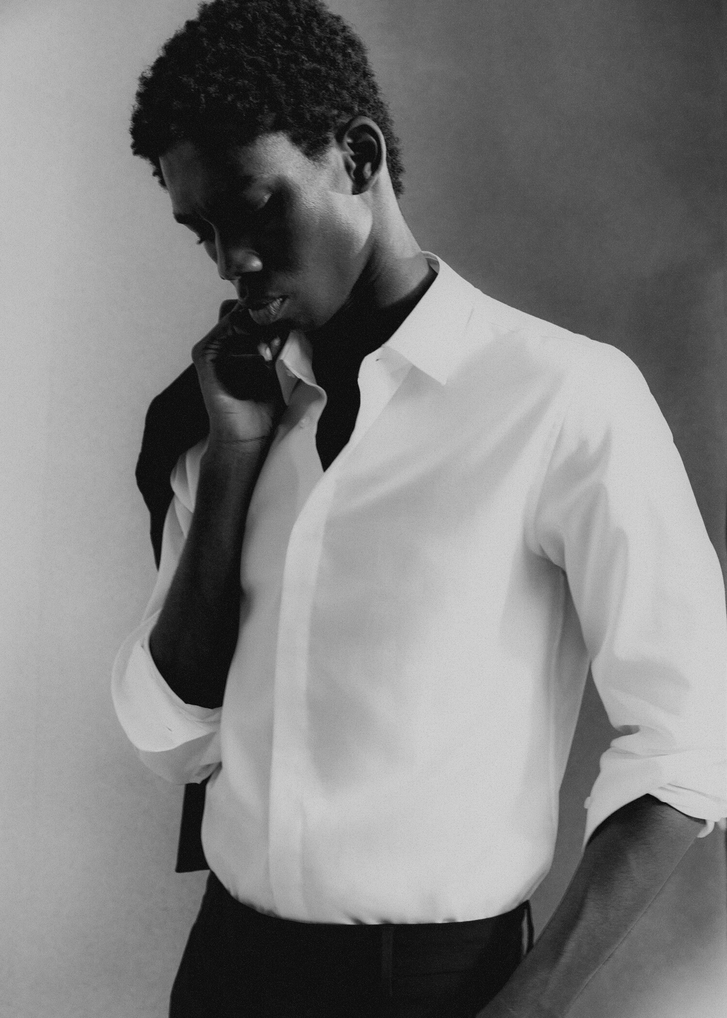 Slim-fit suit shirt with hidden buttons - Details of the article 5