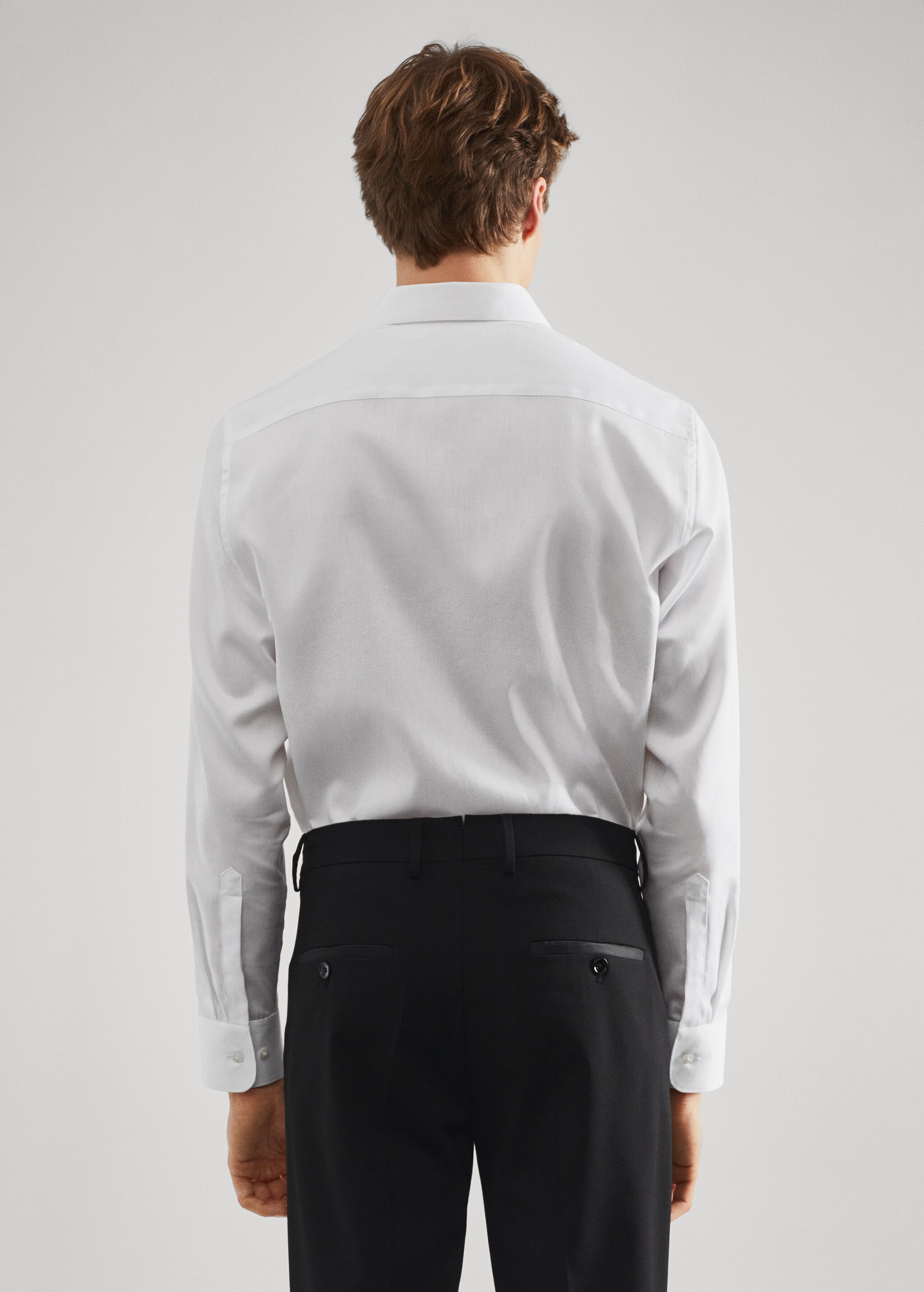 Slim Fit-Anzughemd mit verdeckten Knöpfen - Rückseite des Artikels