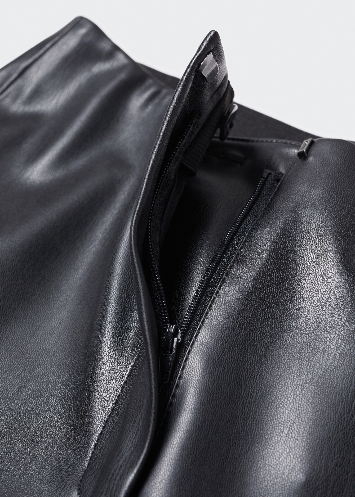 Leather-effect trousers - Details of the article 8