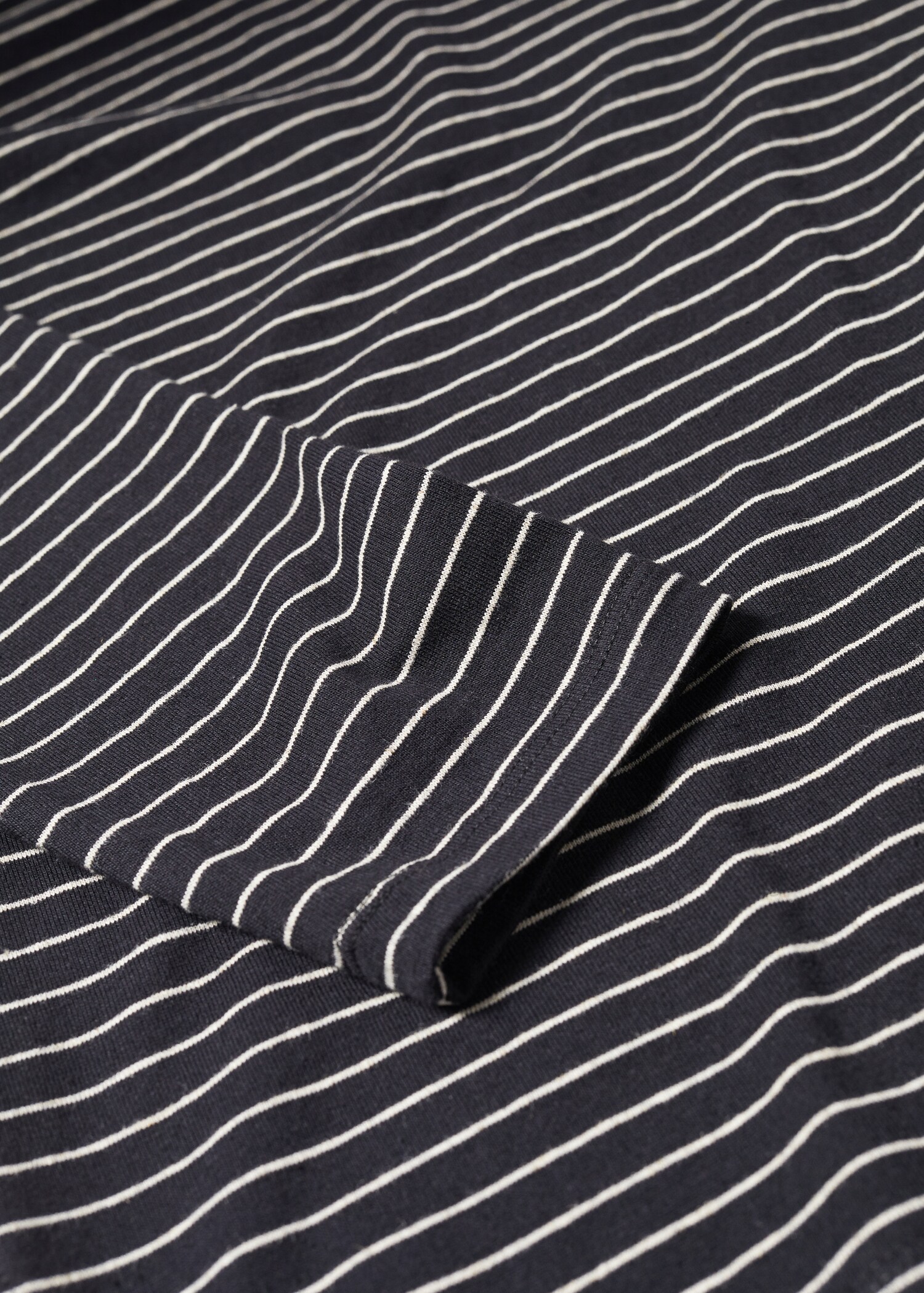 Oversized long-sleeved t-shirt - Details of the article 8