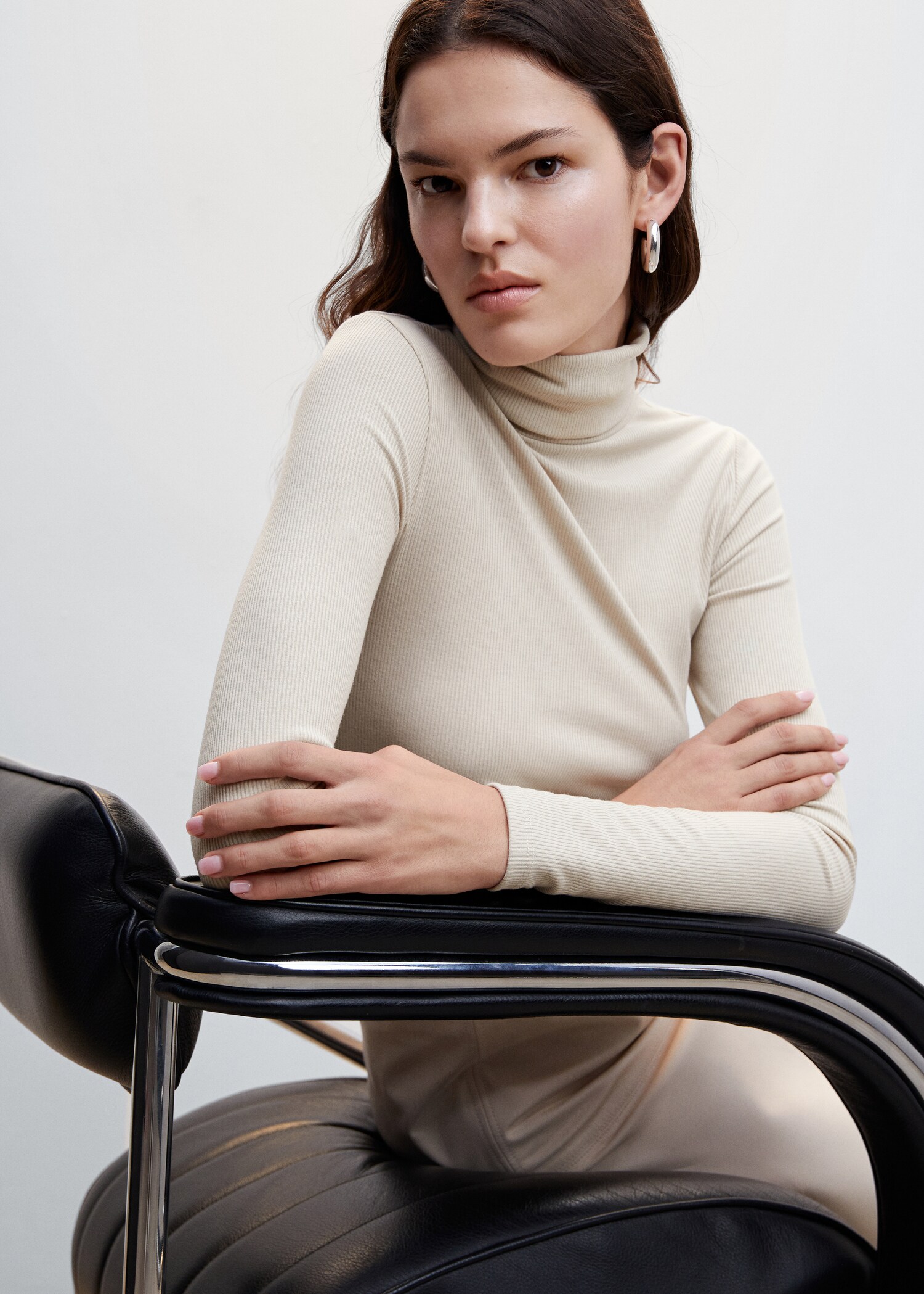 Ribbed high neck t-shirt - Details of the article 2