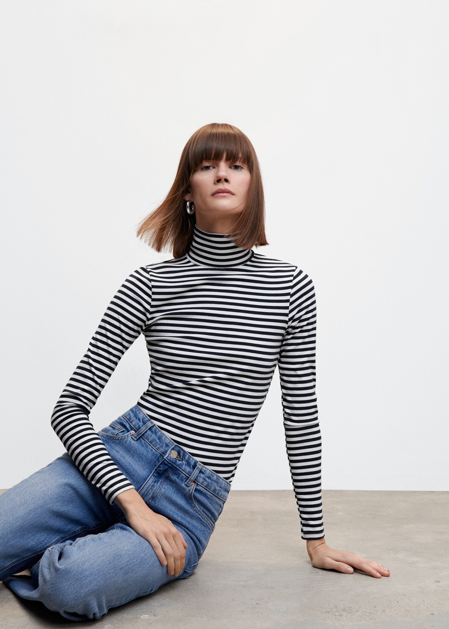 Ribbed high neck t-shirt - Details of the article 2