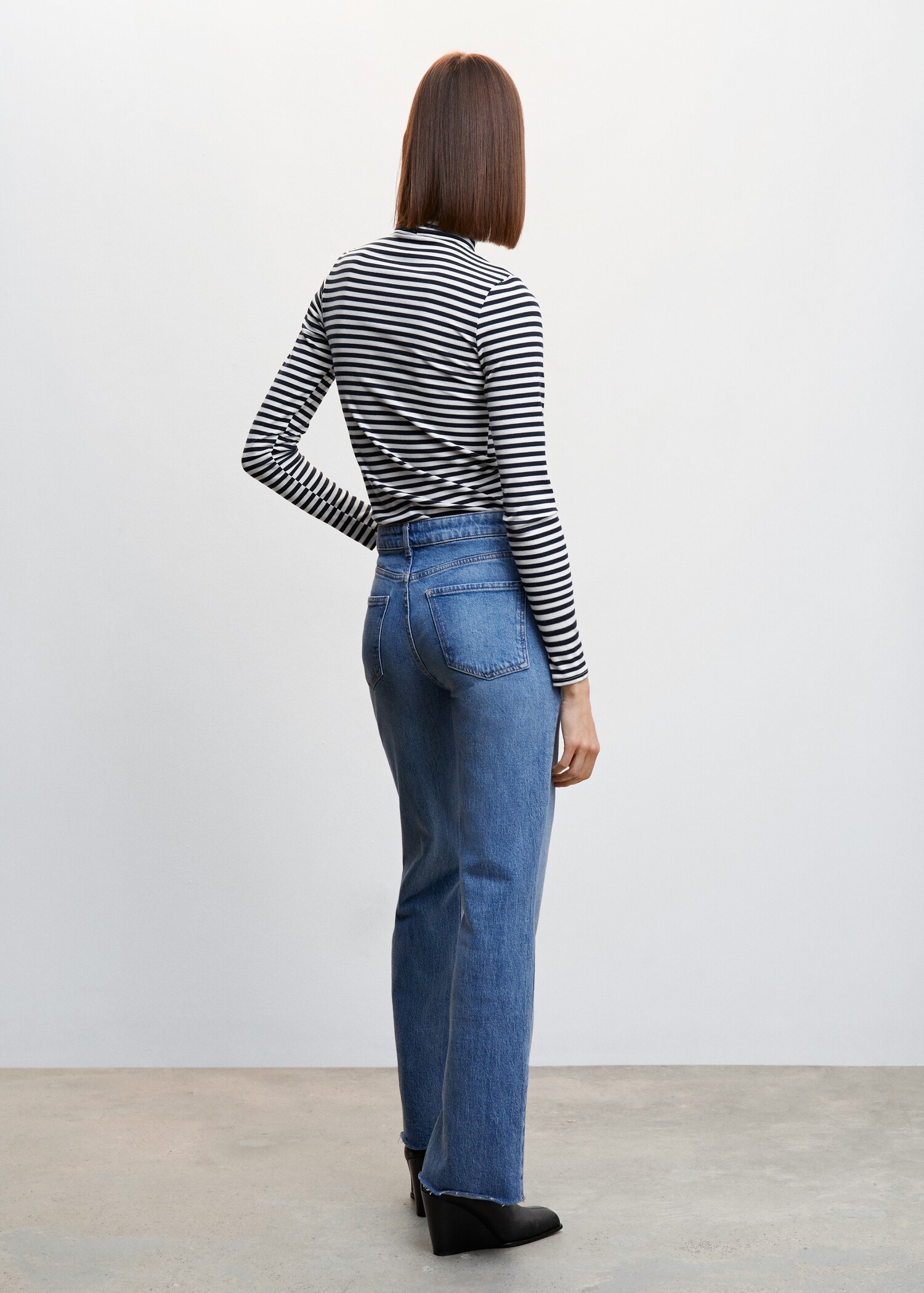 Ribbed high neck t-shirt - Reverse of the article
