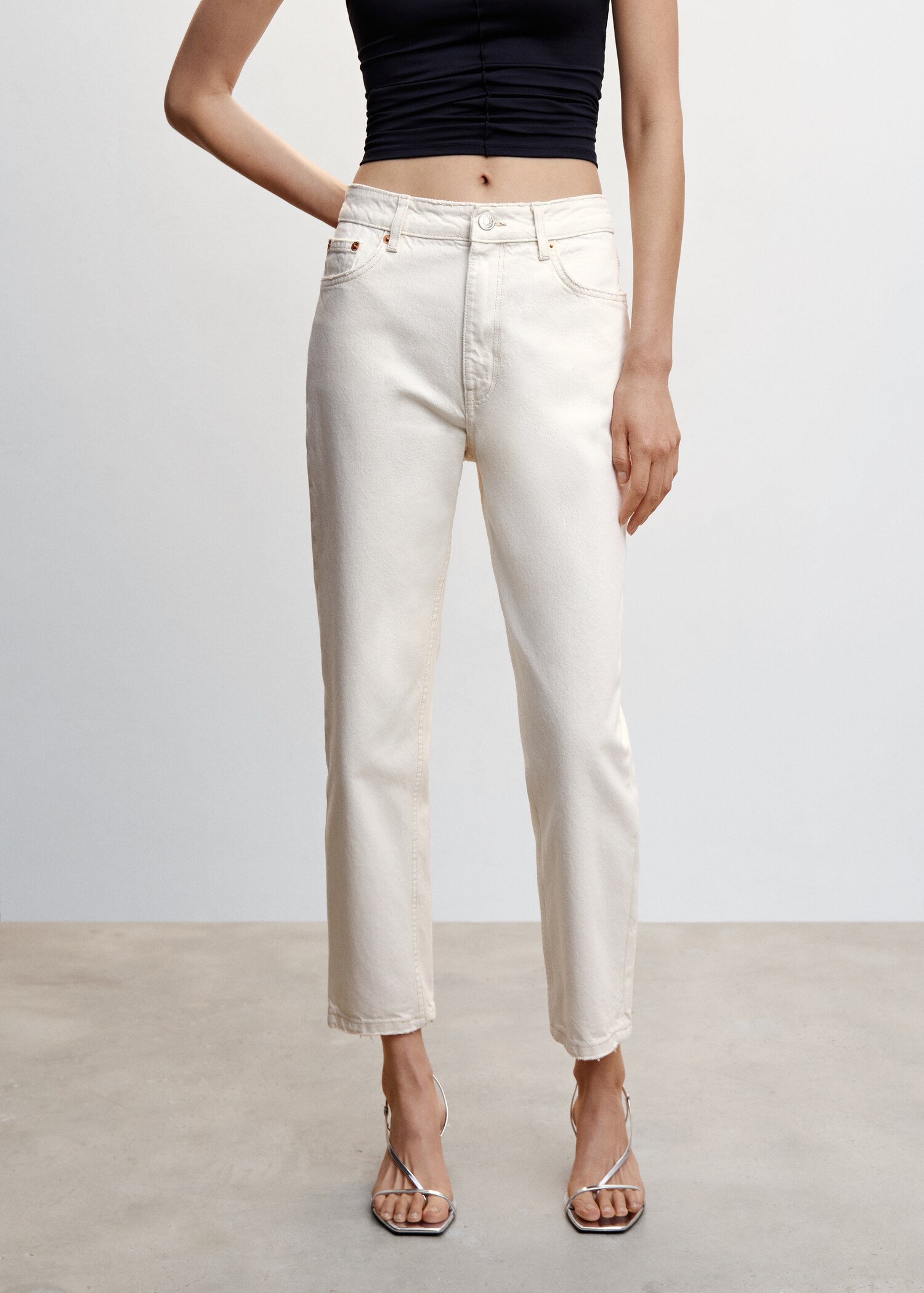 Mom jeans hög midja - Bild av mittparti