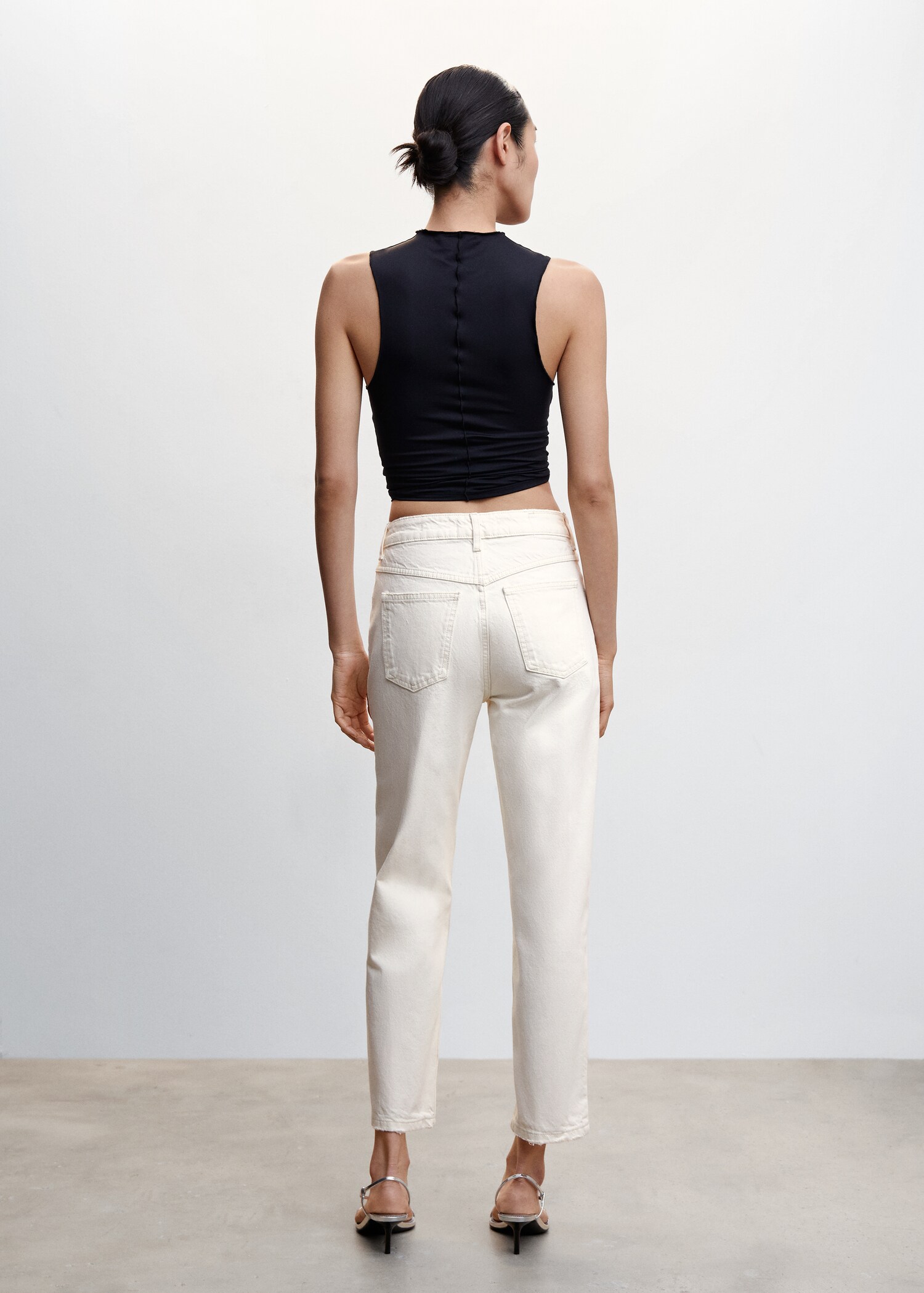 Mom jeans hög midja - Artikelns baksida