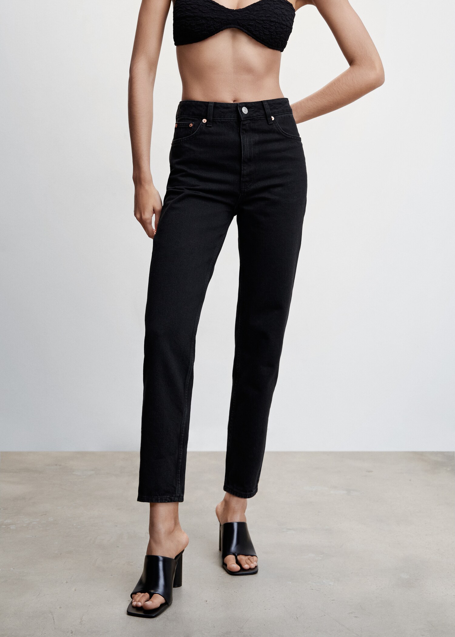 Mom jeans hög midja - Bild av mittparti