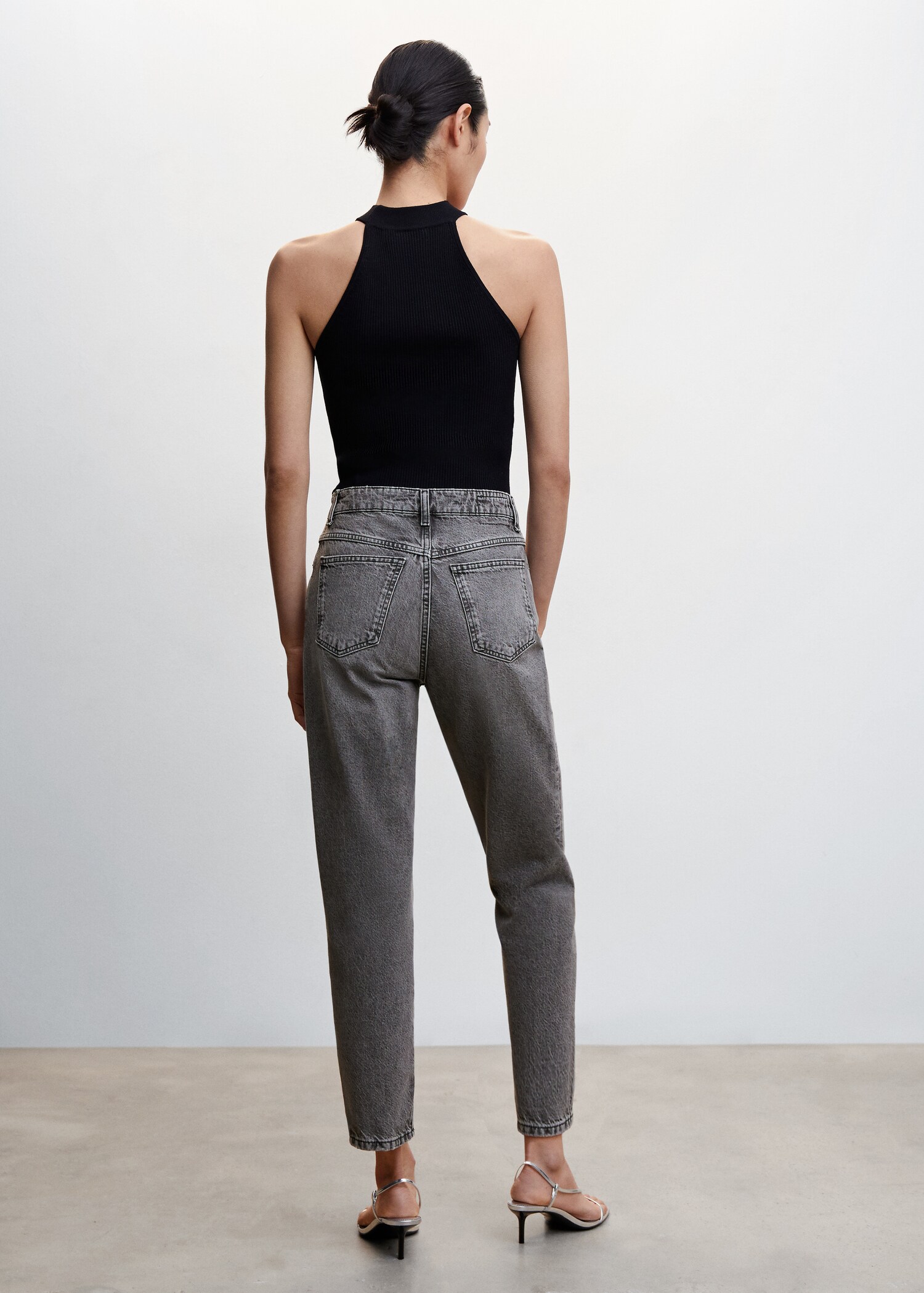 Mom jeans hög midja - Artikelns baksida