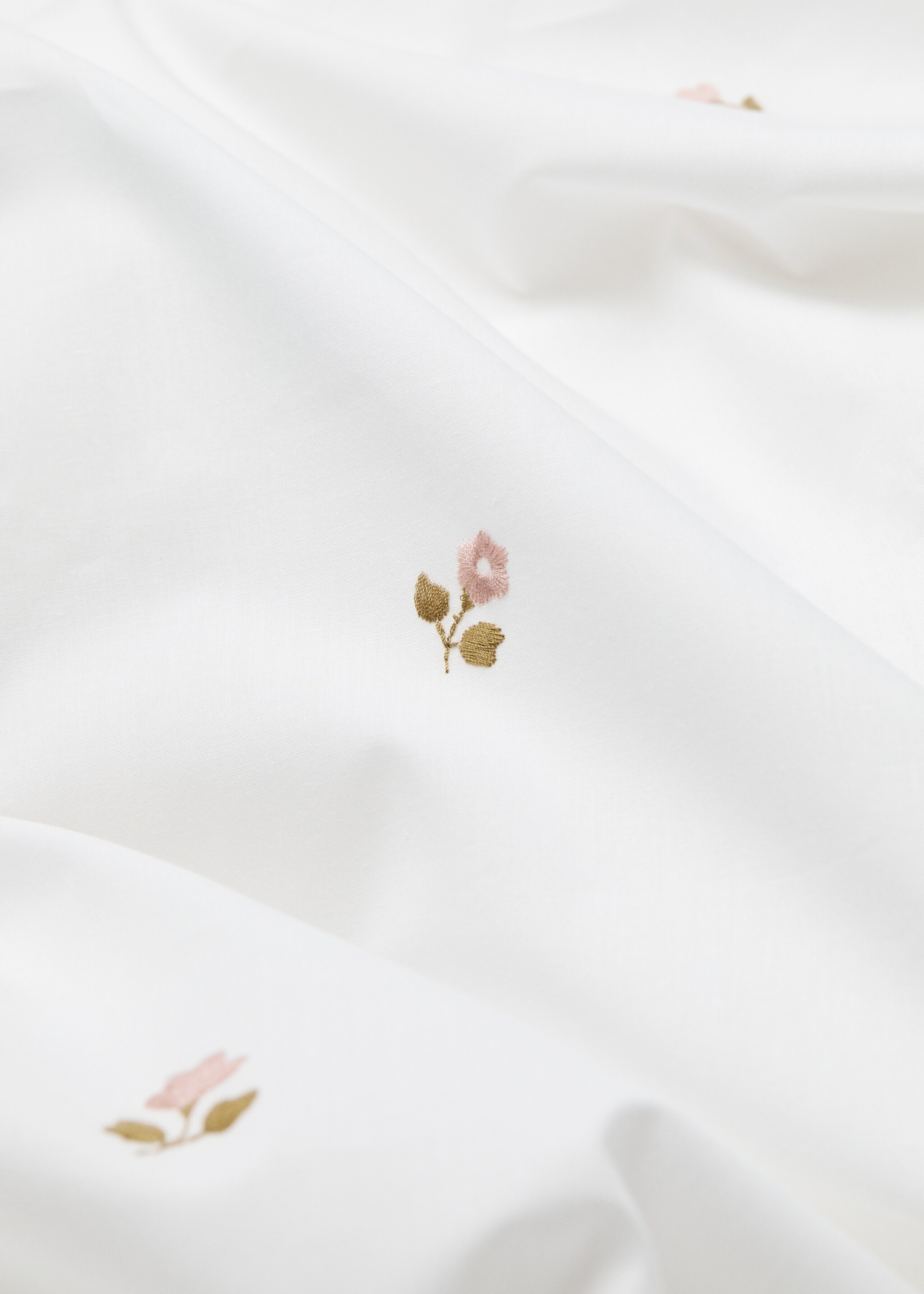 Duvet cover with embroidered flowers 60 in - Details of the article 2