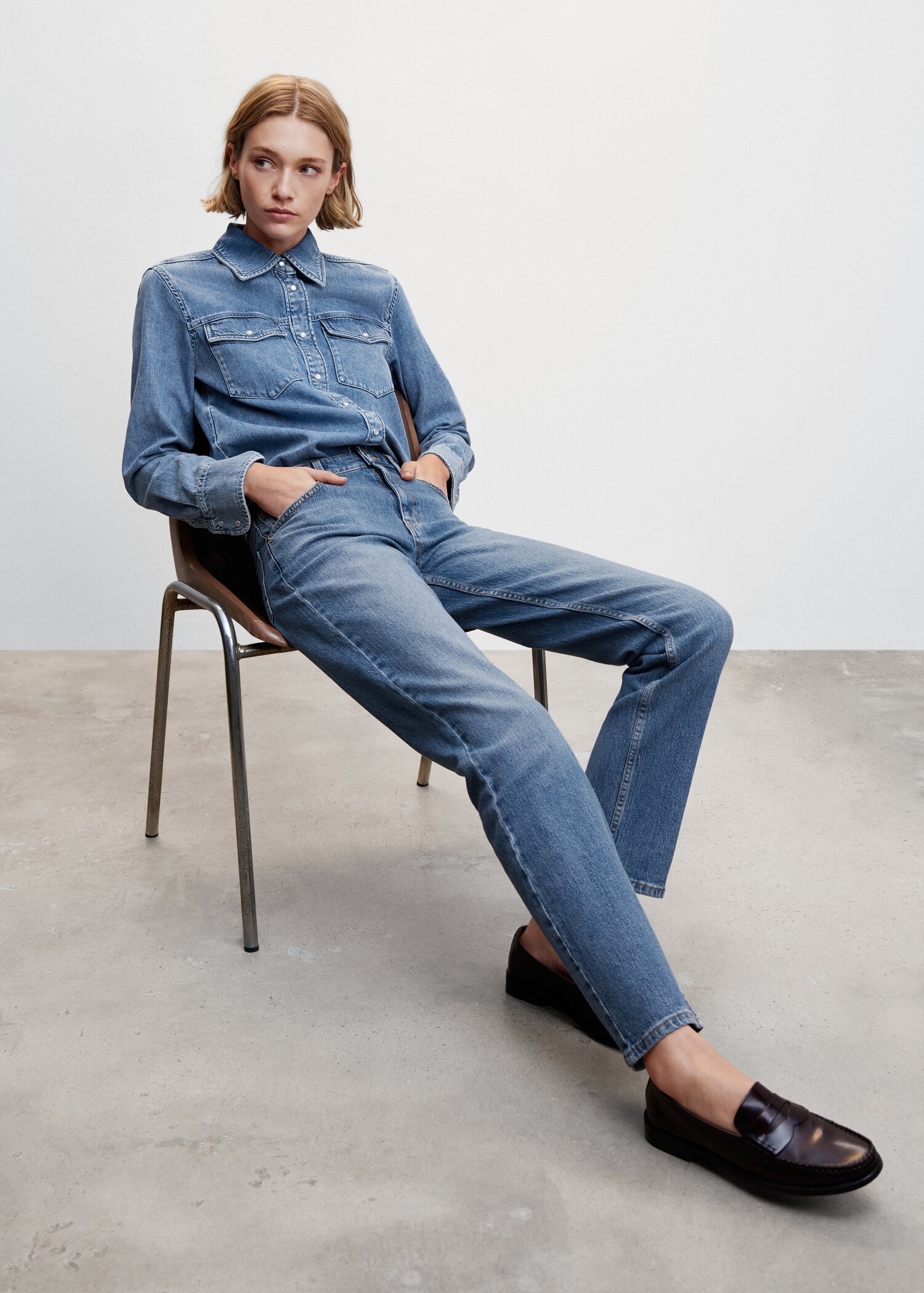 Medium-comfort straight jeans - Details of the article 1