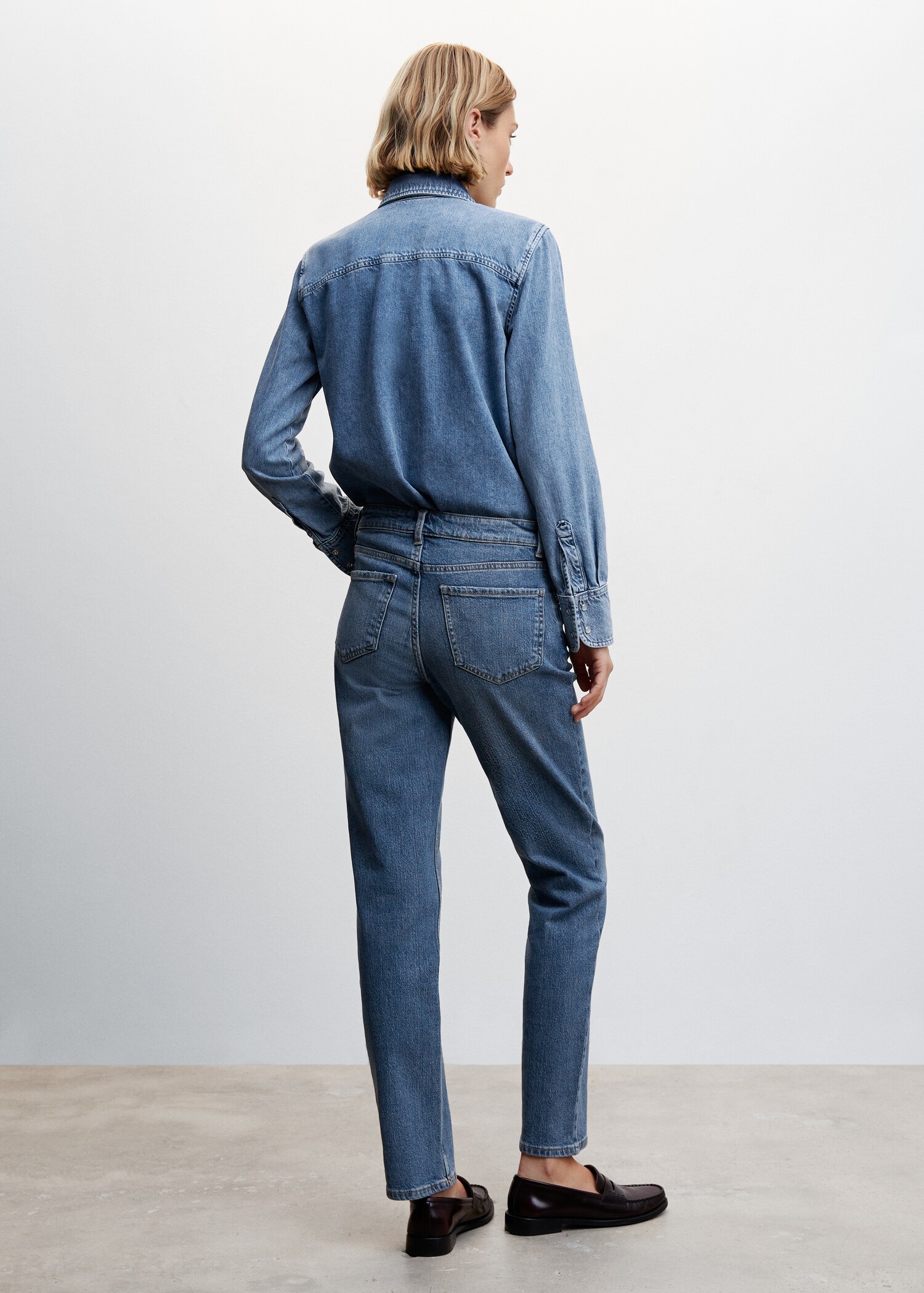Medium-comfort straight jeans - Reverse of the article