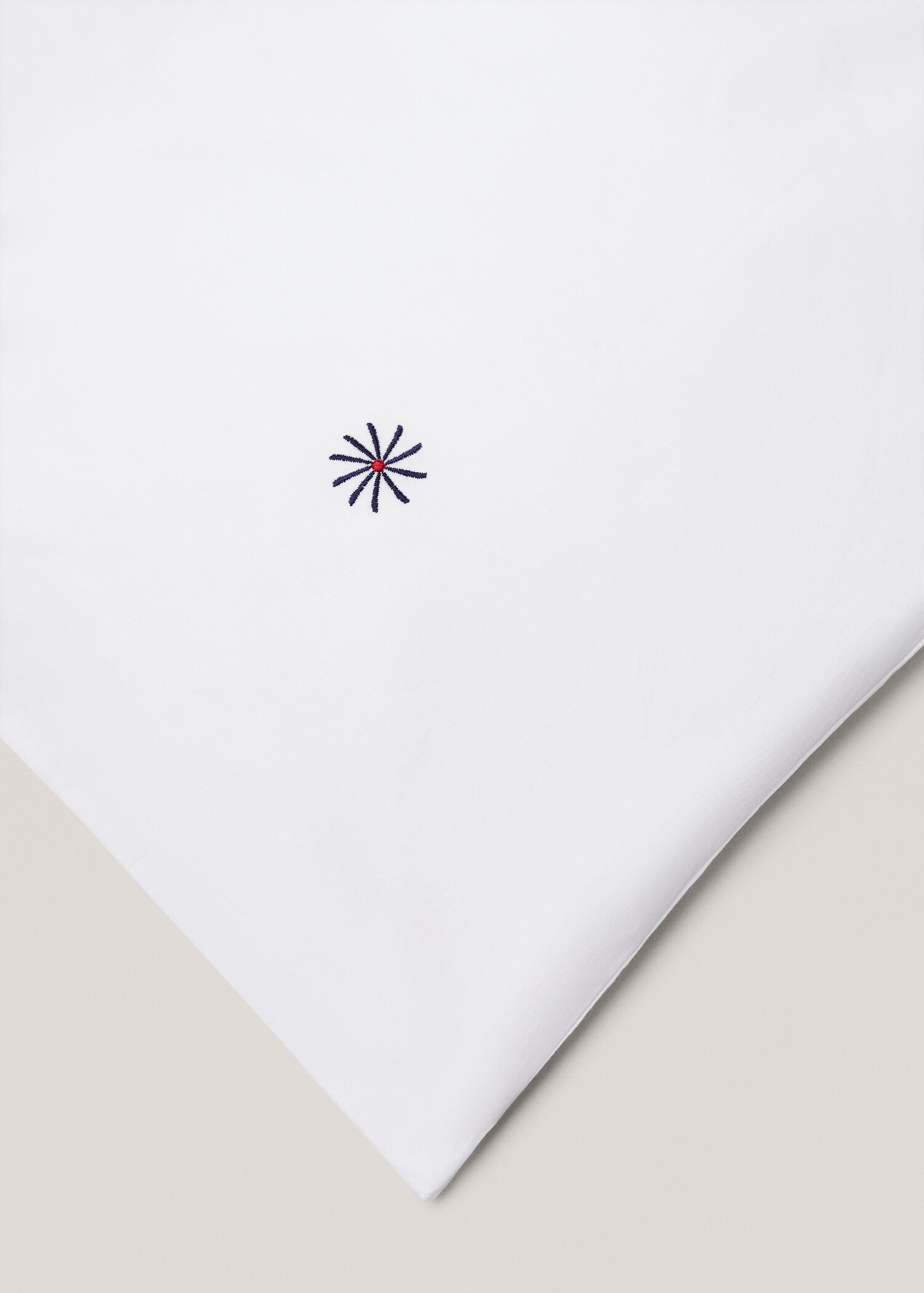Embroidered duvet cover Queen bed - Details of the article 3