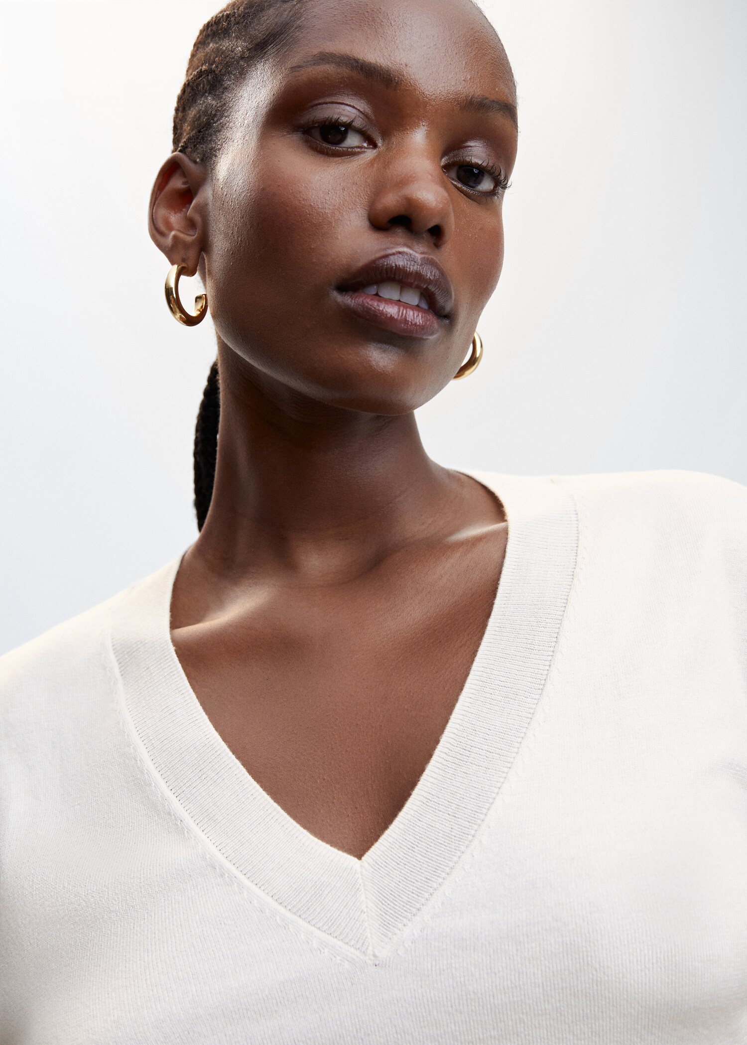 Fine-knit V-neck sweater - Details of the article 5