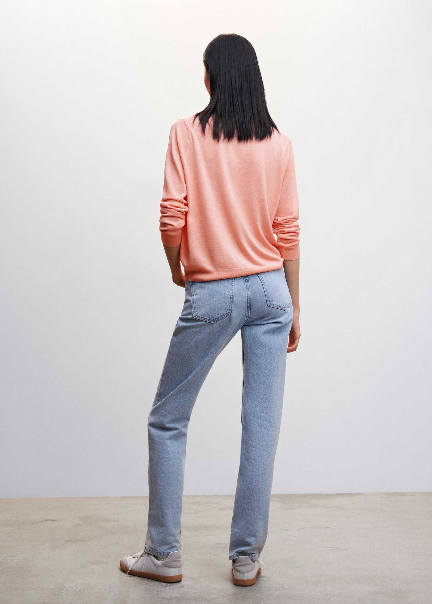 Fine-knit V-neck sweater - Reverse of the article