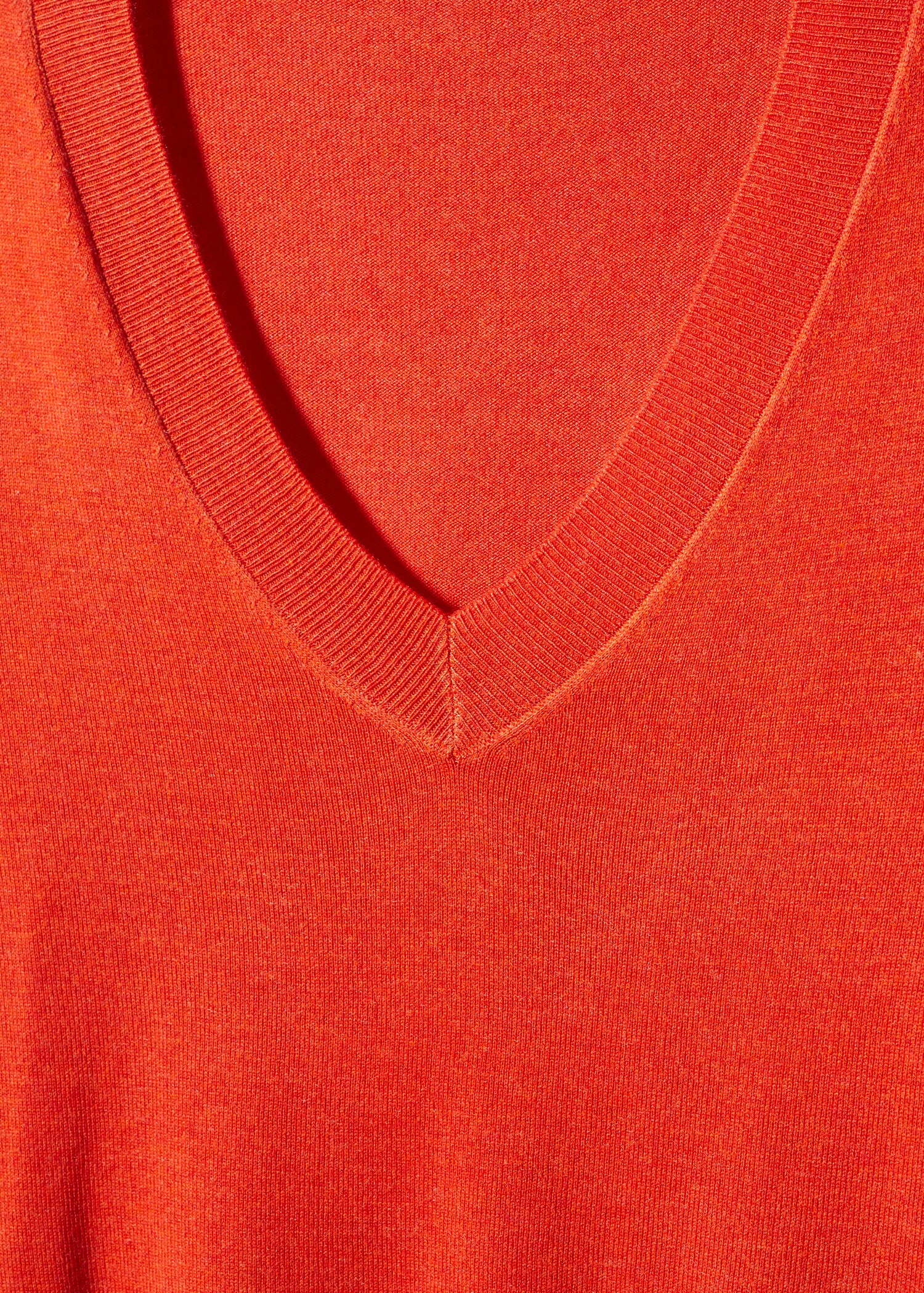 Fine-knit V-neck sweater - Details of the article 8
