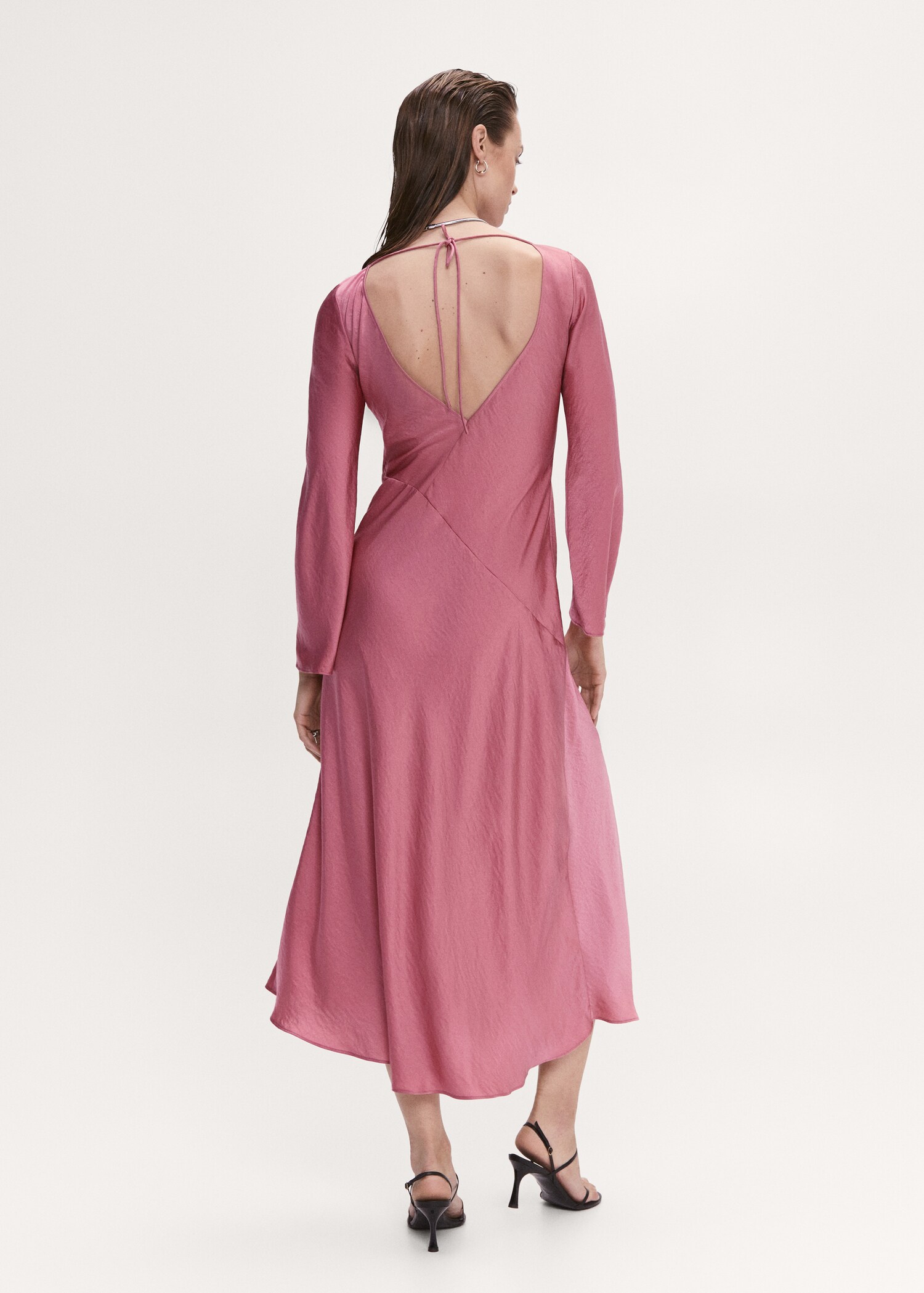 Side-slit satin dress - Reverse of the article