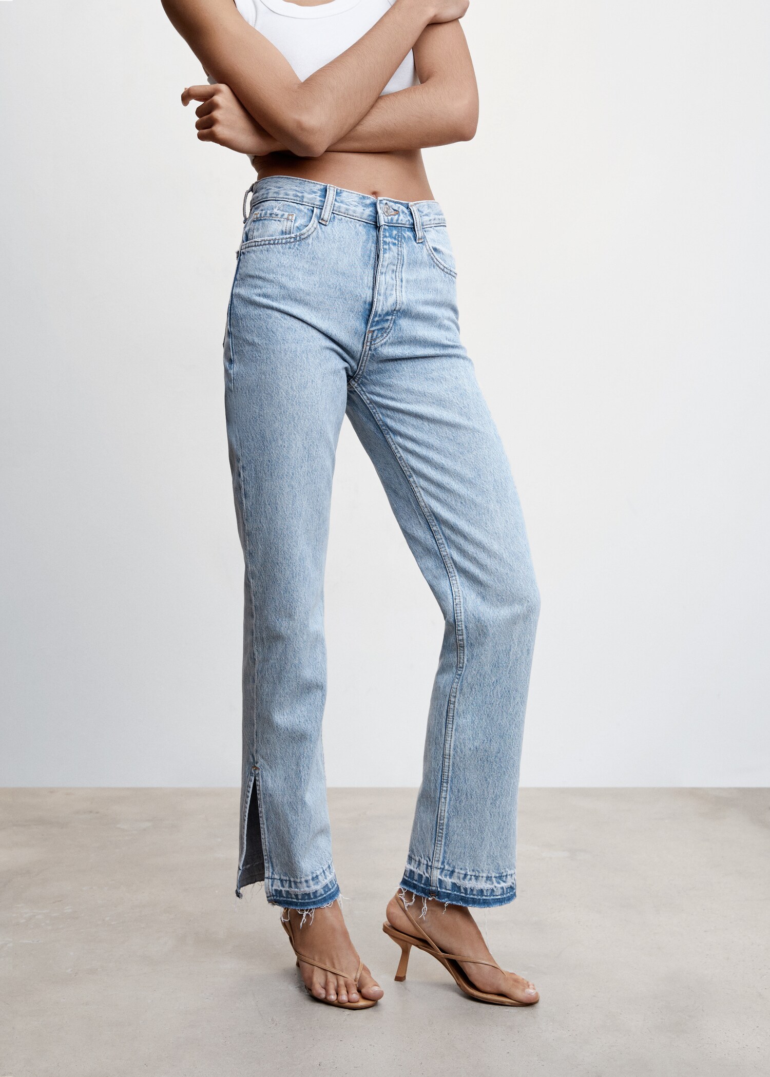 Jeans rectos tiro alto aberturas - Plano medio