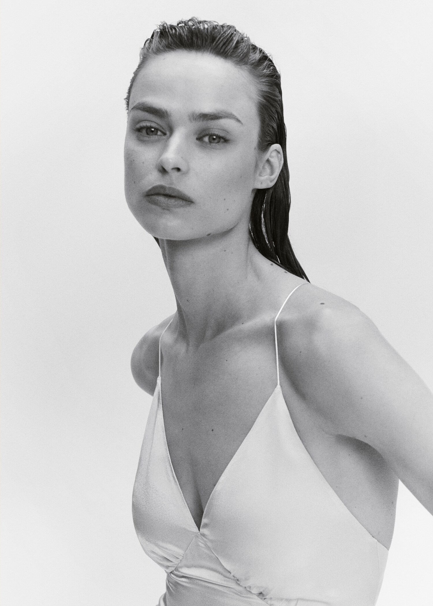 Satin cross-back dress - Details of the article 1