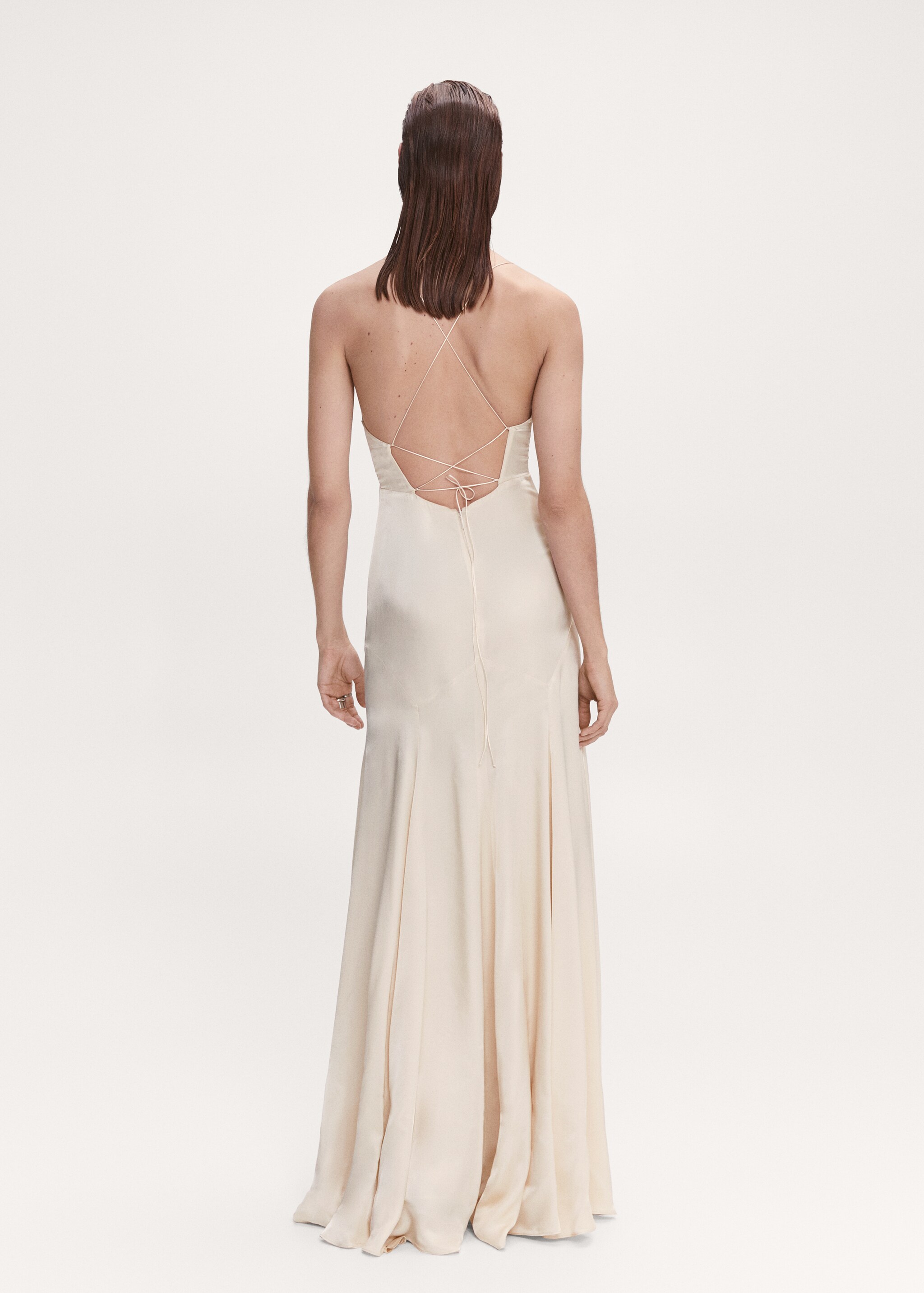 Satiniertes Kleid mit überkreuztem Rücken - Rückseite des Artikels