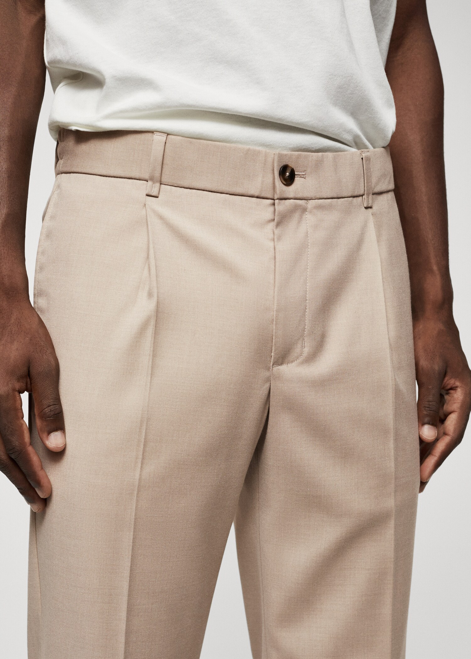 Pleated slim-fit pants - Details of the article 1