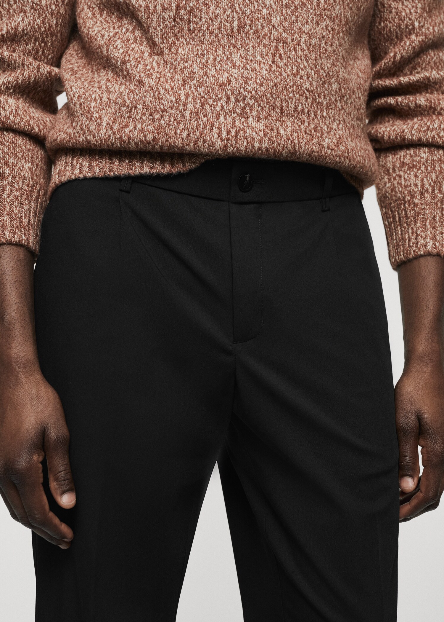 Pleated slim-fit pants - Details of the article 1