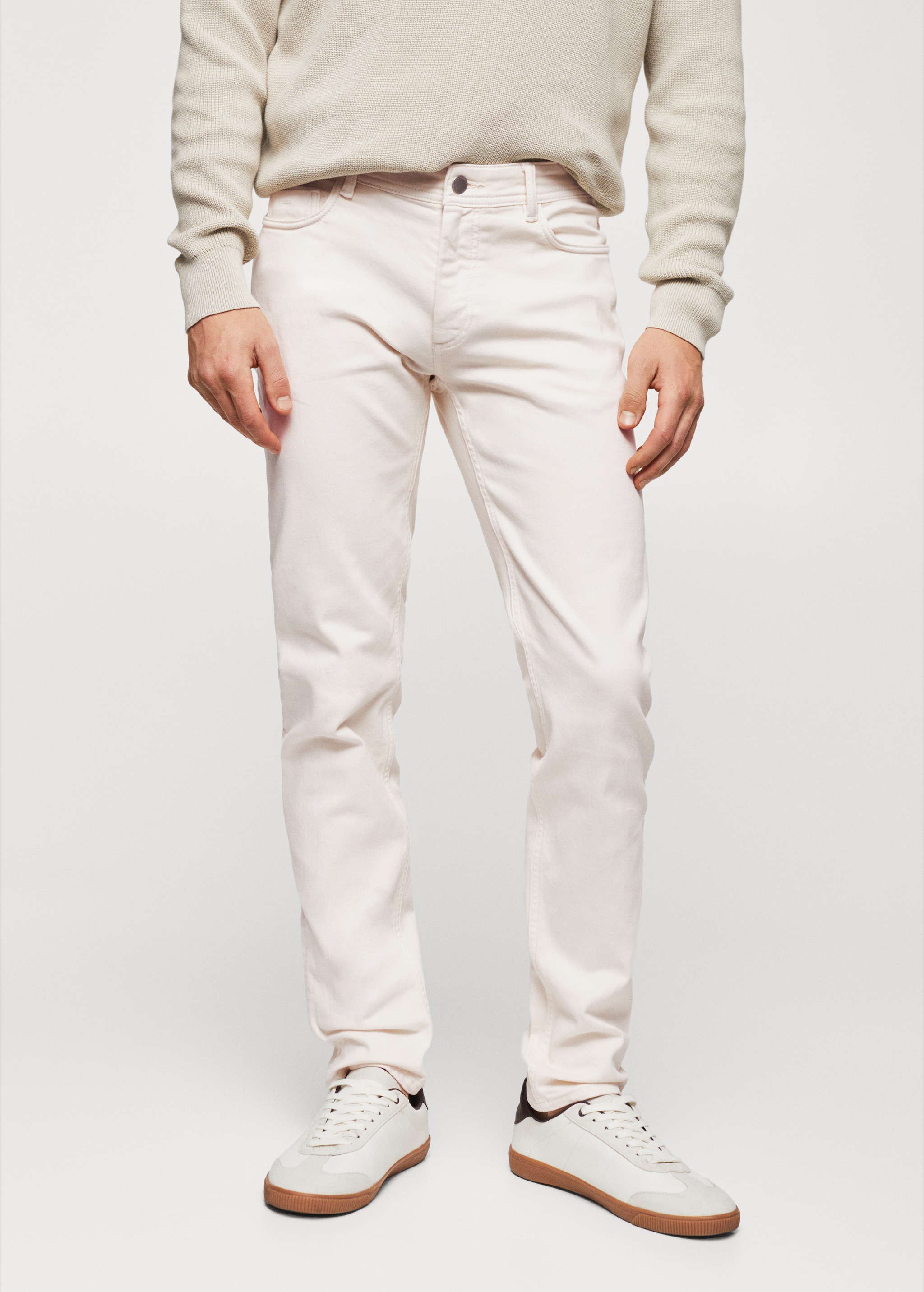 Färgade jeans slim fit - Bild av mittparti