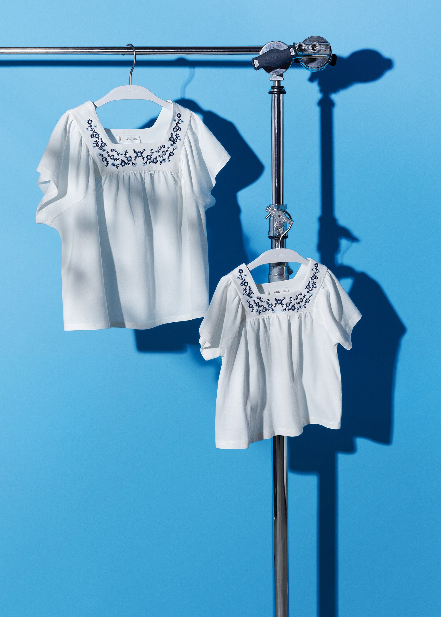 Embroidered flowers T-shirt - Details of the article 5