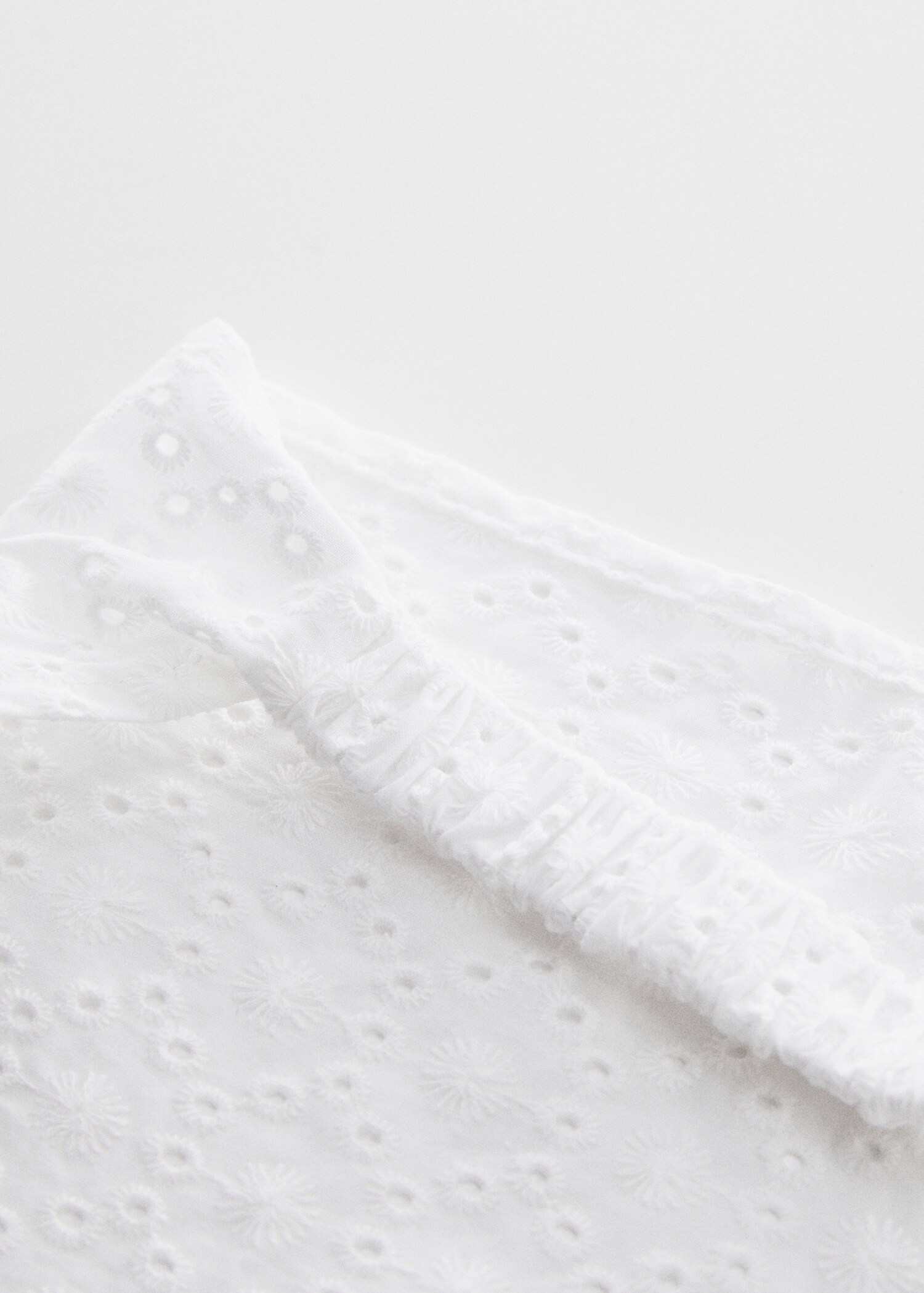 Pañuelo detalles bordados - Detalle del artículo 1