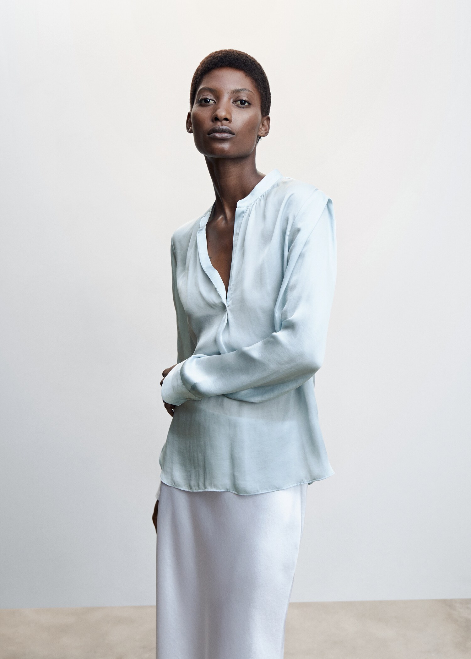 Mandarin-collar satin blouse - Medium plane