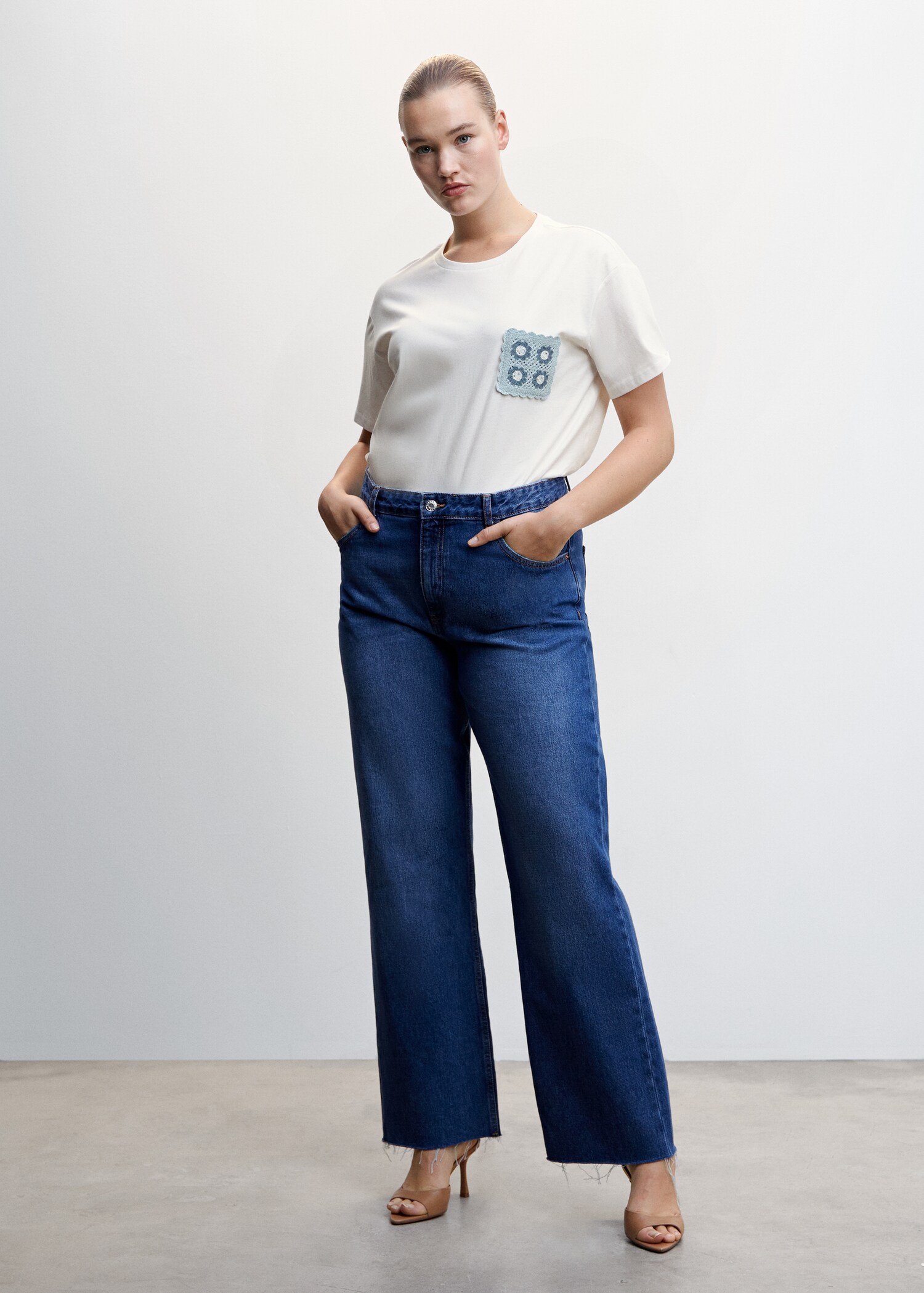 Crochet t-shirt with pocket - Details of the article 3