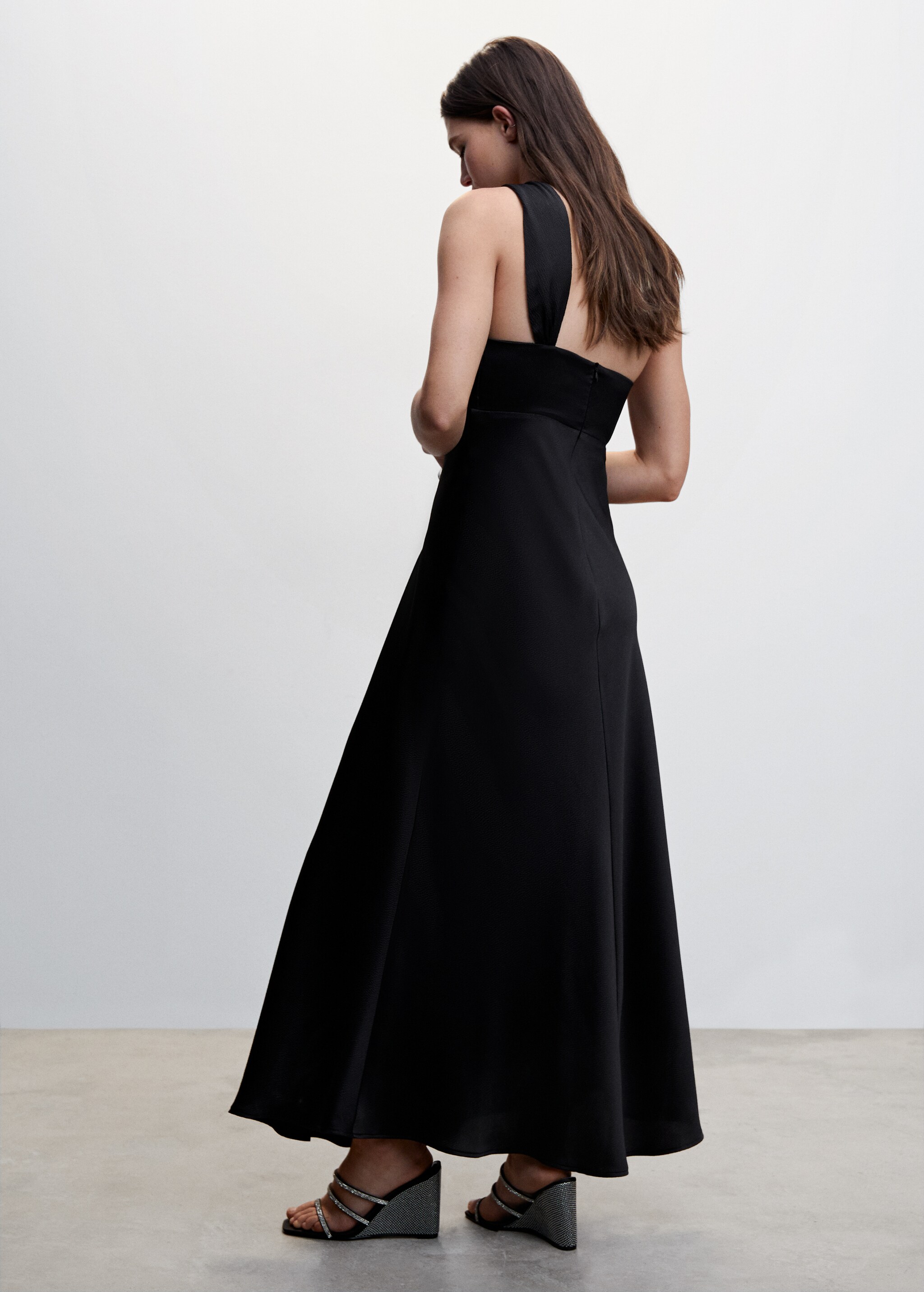 Asymmetrical black satin dress - Reverse of the article