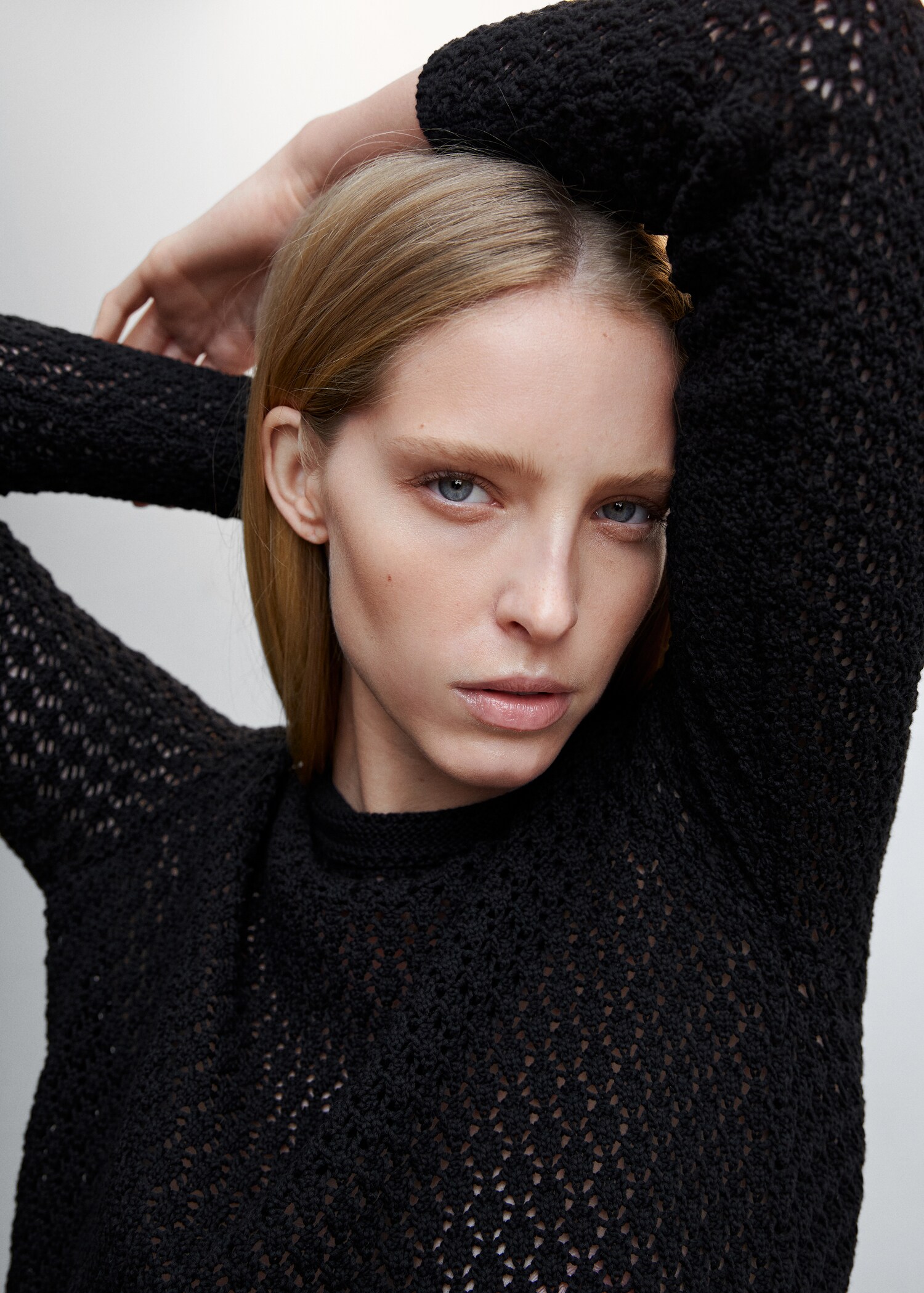 Short openwork knitted sweater - Details of the article 1