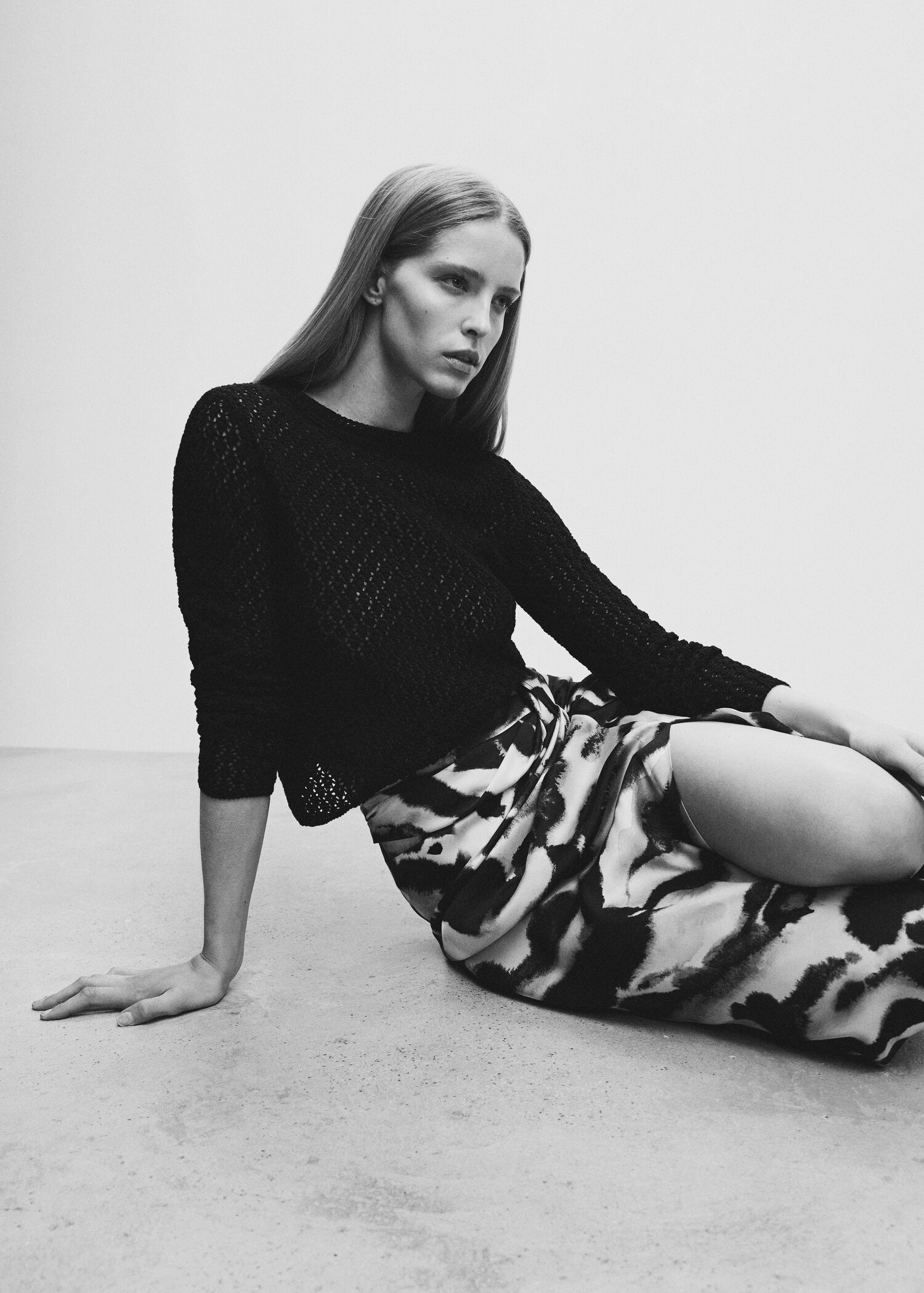Short openwork knitted sweater - Details of the article 2