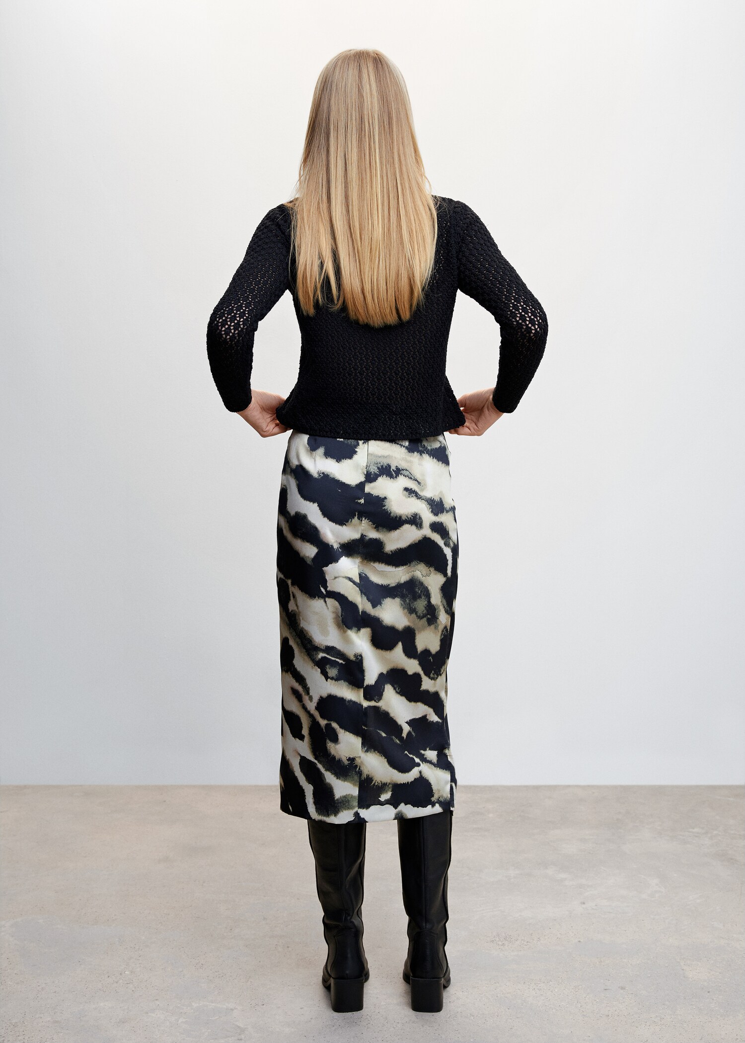 Short openwork knitted sweater - Reverse of the article