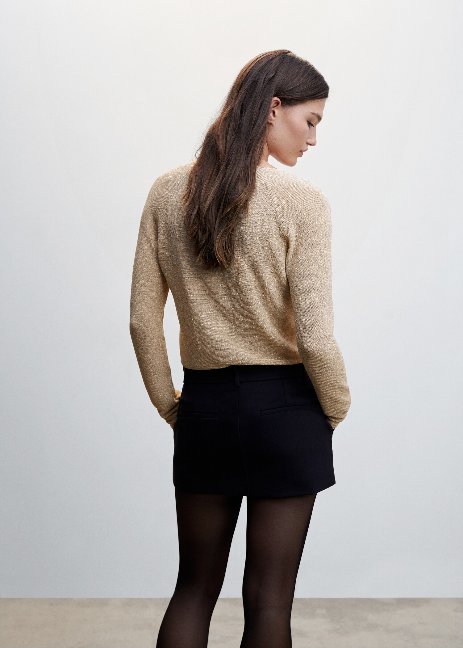 V-neck knit sweater - Reverse of the article