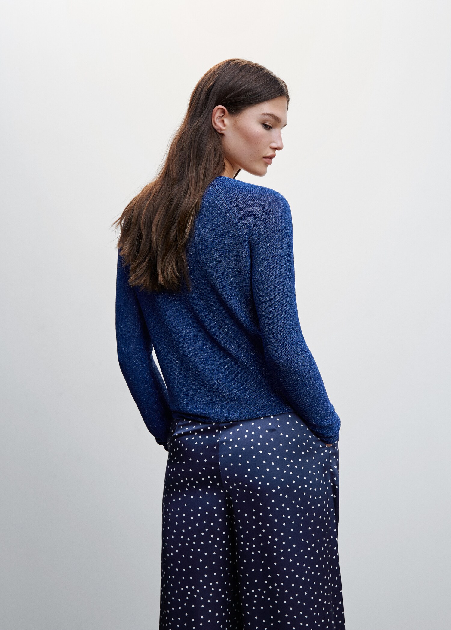V-neck knit sweater - Reverse of the article