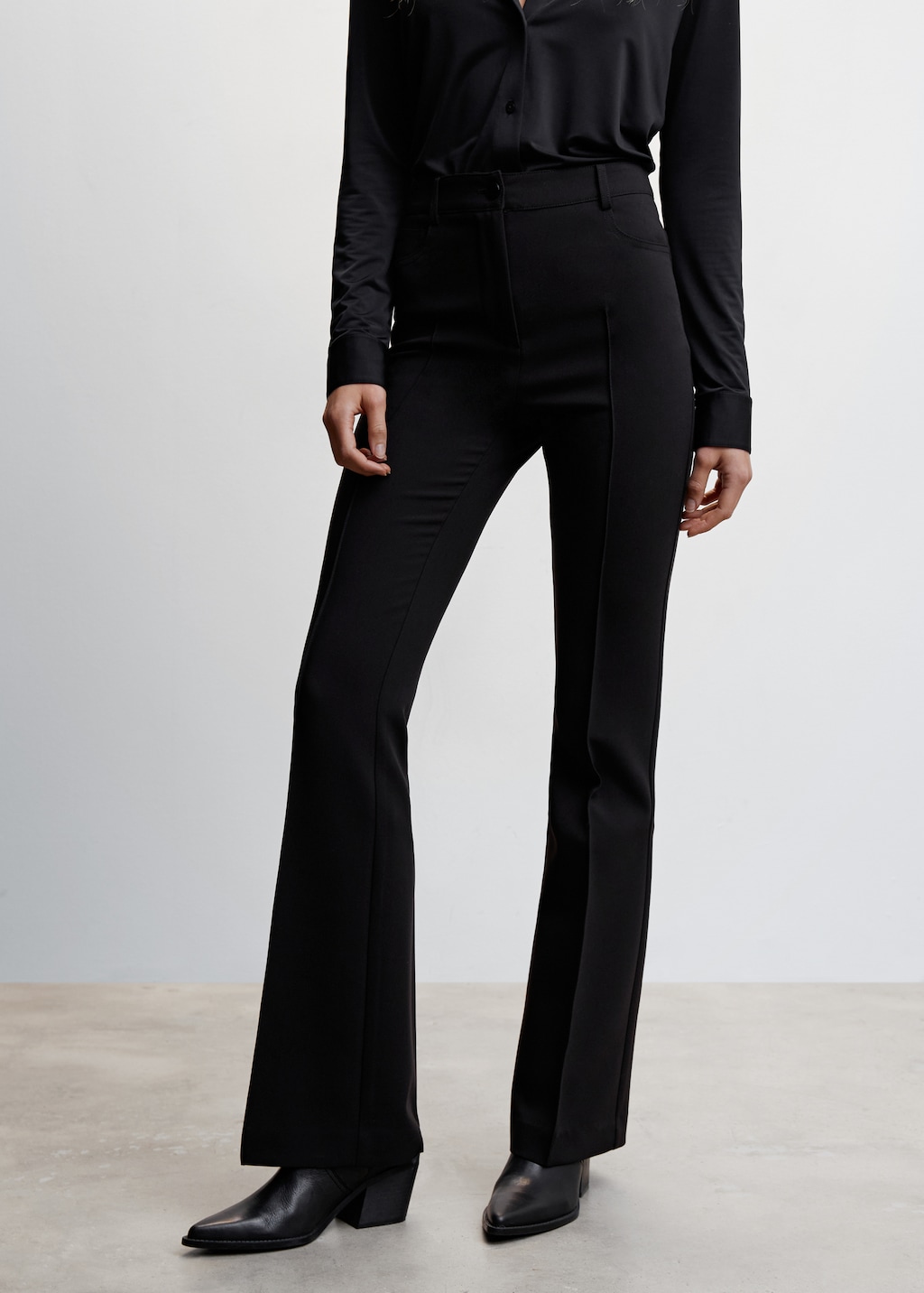 Pantalon acampanado pinzas