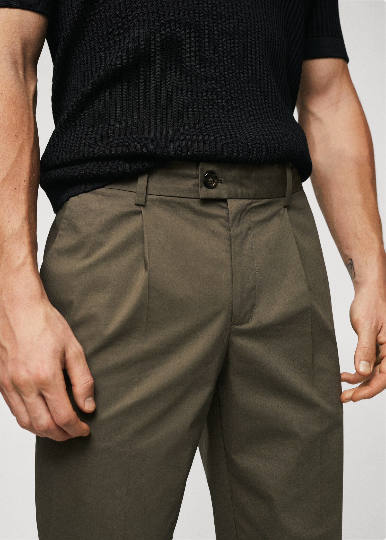 Cotton pleated trousers - Details of the article 1