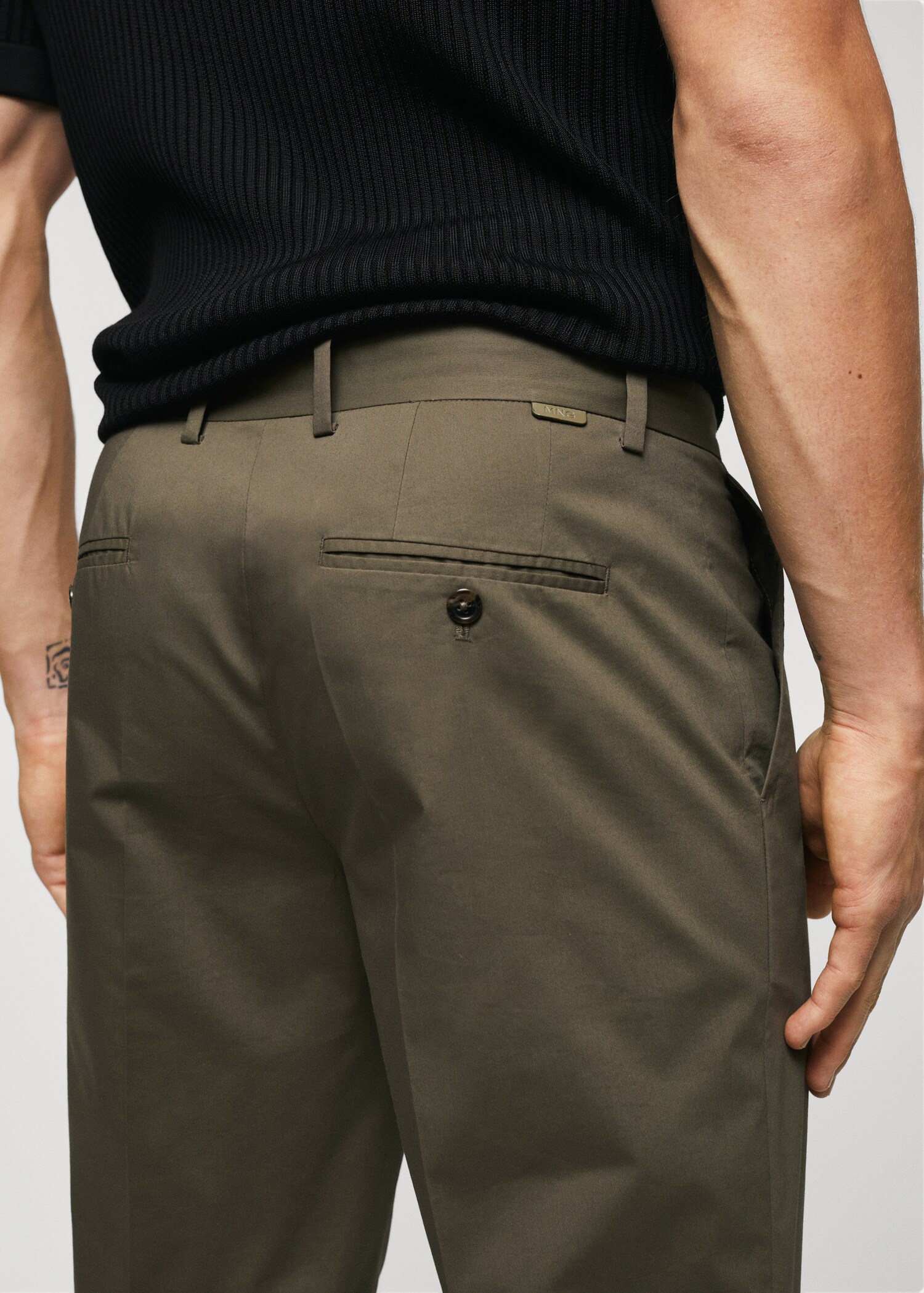 Cotton pleated trousers - Details of the article 2