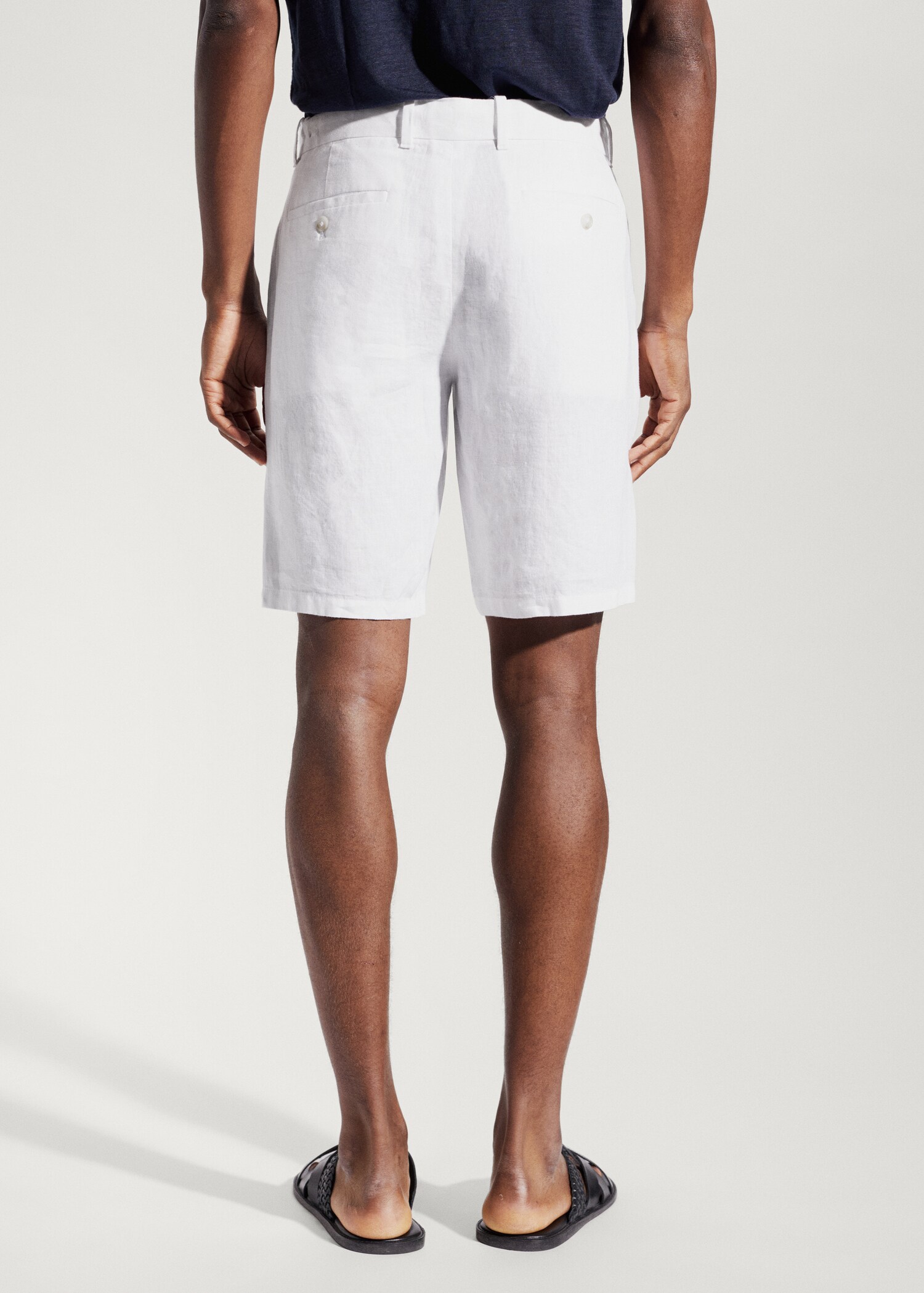 Bermudashorts aus 100 % Leinen - Rückseite des Artikels