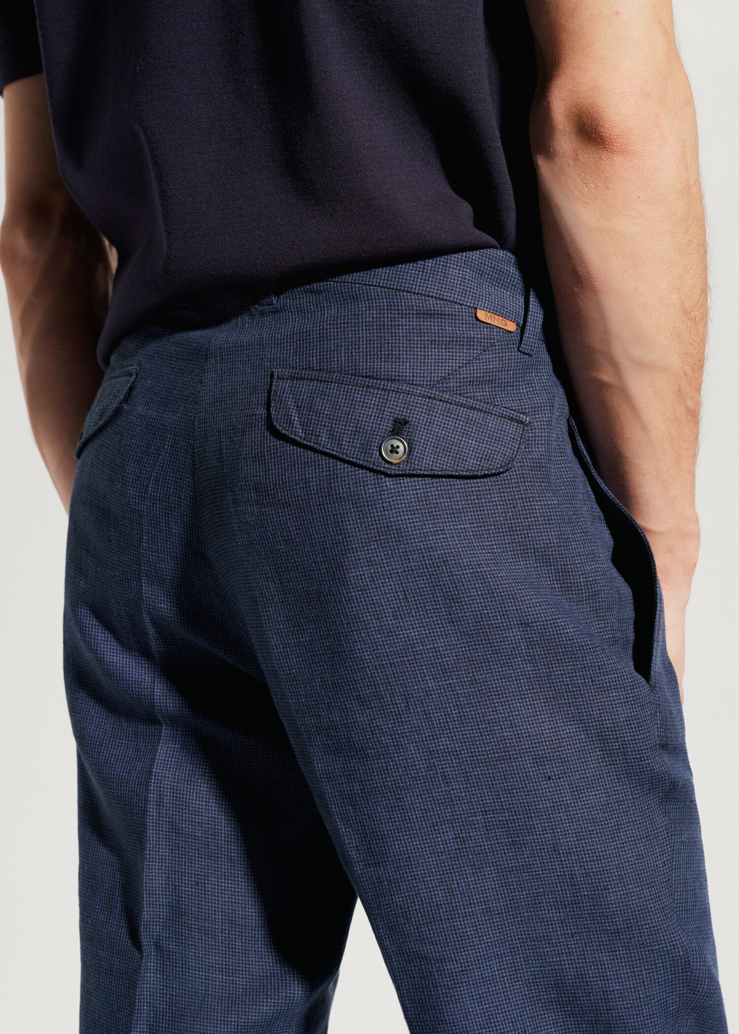 Slim-fit 100% linen pants - Details of the article 2